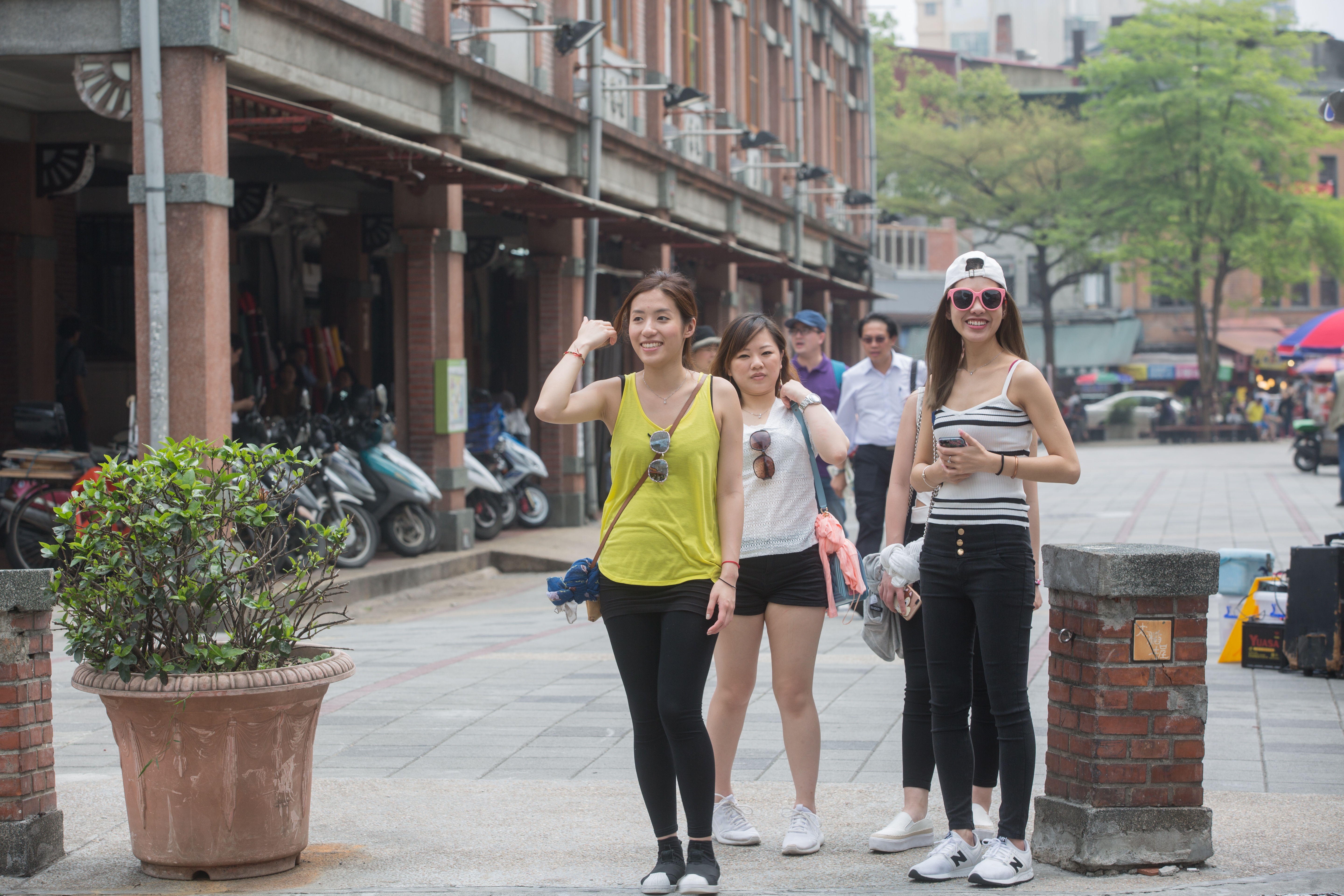 傅崐萁希望以文化帶動城市發展，希望迪化街巴洛克建築能保存，其餘都更。