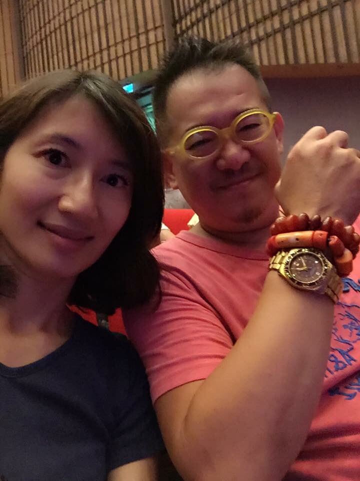 同樣是主播的太太林秀慧（左）很挺先生楊中化（右）創業。