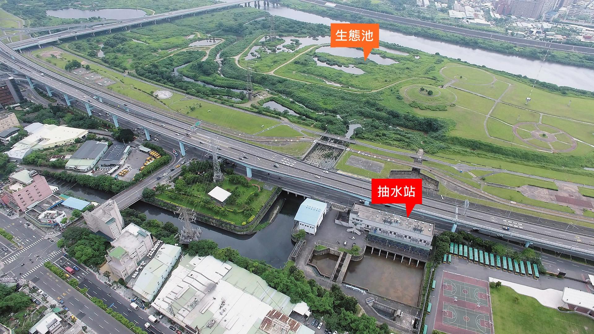 本刊空拍土城抽水站周邊，發現排洪設計有問題。