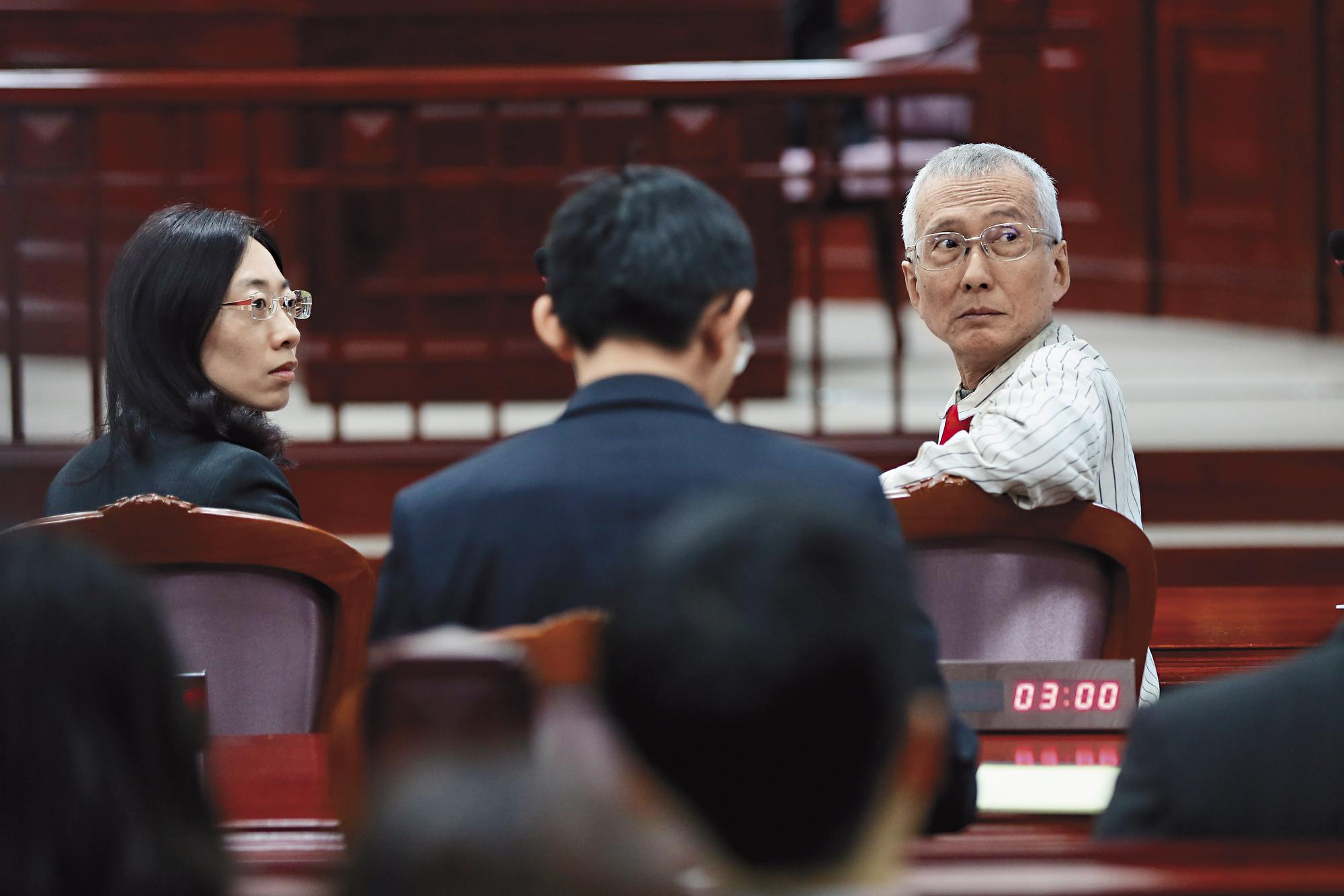 今年3月24日，大法官終於針對祁家威（右）的聲請釋憲，召開憲法法庭，祁家威在義務律師團陪同下出庭陳述。（林俊耀攝）