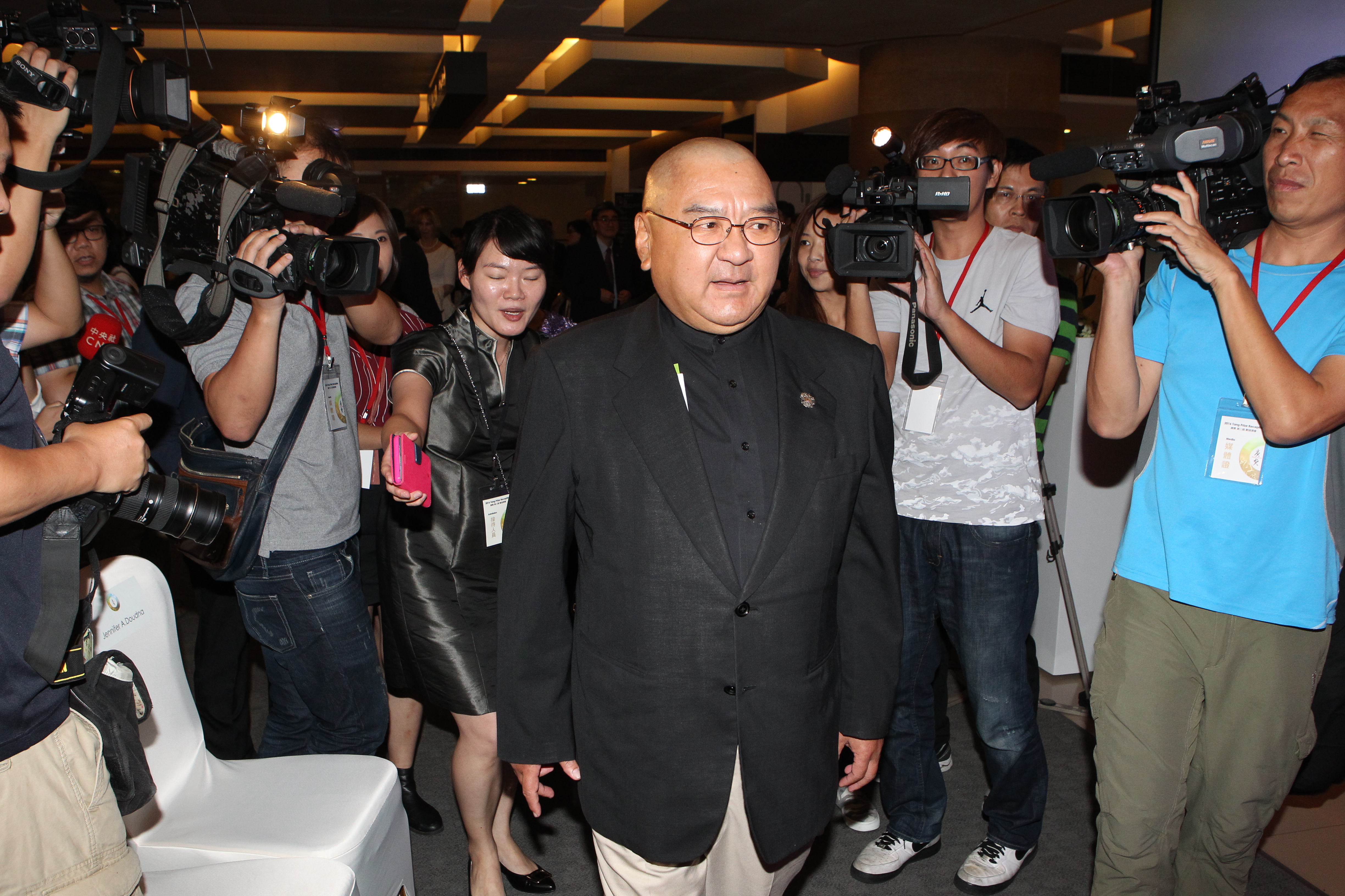 尹衍樑組潤成投資入主南山人壽，沒想到南山去年財報出現491億元的備供出售未實現損失，連帶拖累潤泰新、潤泰全、寶成等3家上市公司。