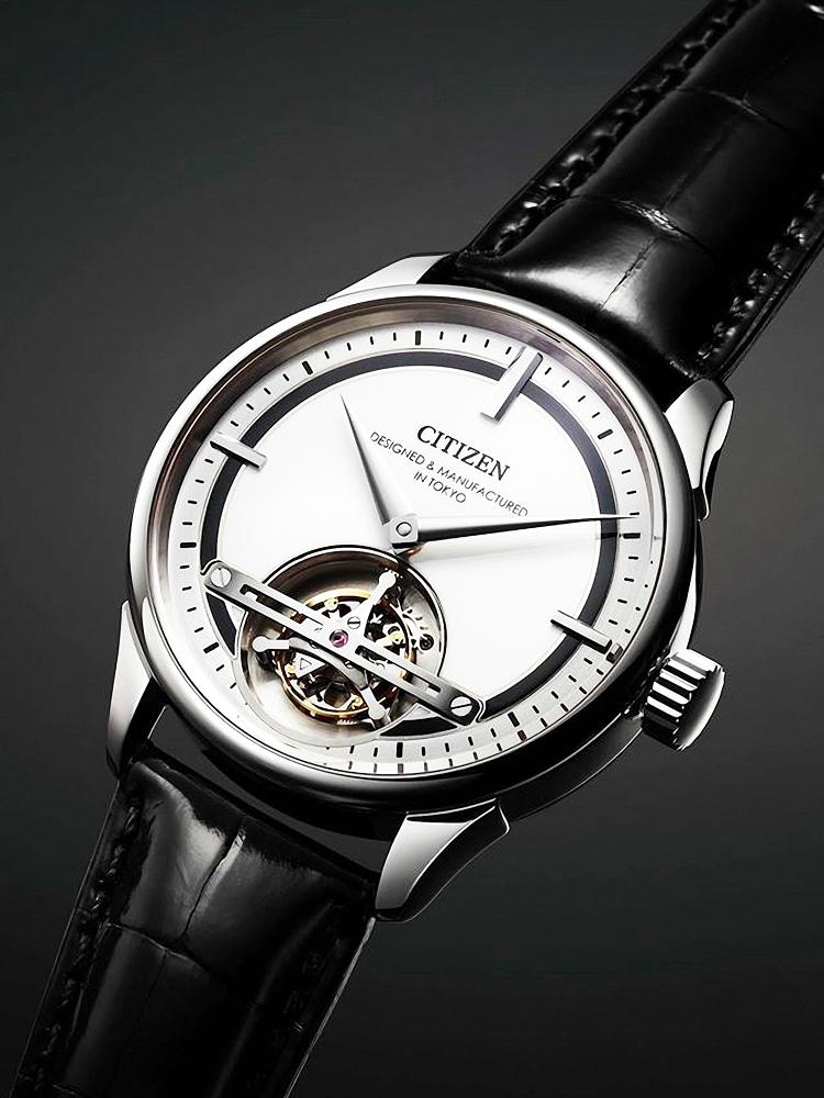 CITIZEN Tourbillon Y01／Cal.M001-Y01手上鍊機芯／18K白金材質／錶徑42mm／時間顯示／陀飛輪／藍寶石水晶錶鏡、底蓋／建議售價：JP¥10,000,000＋稅
