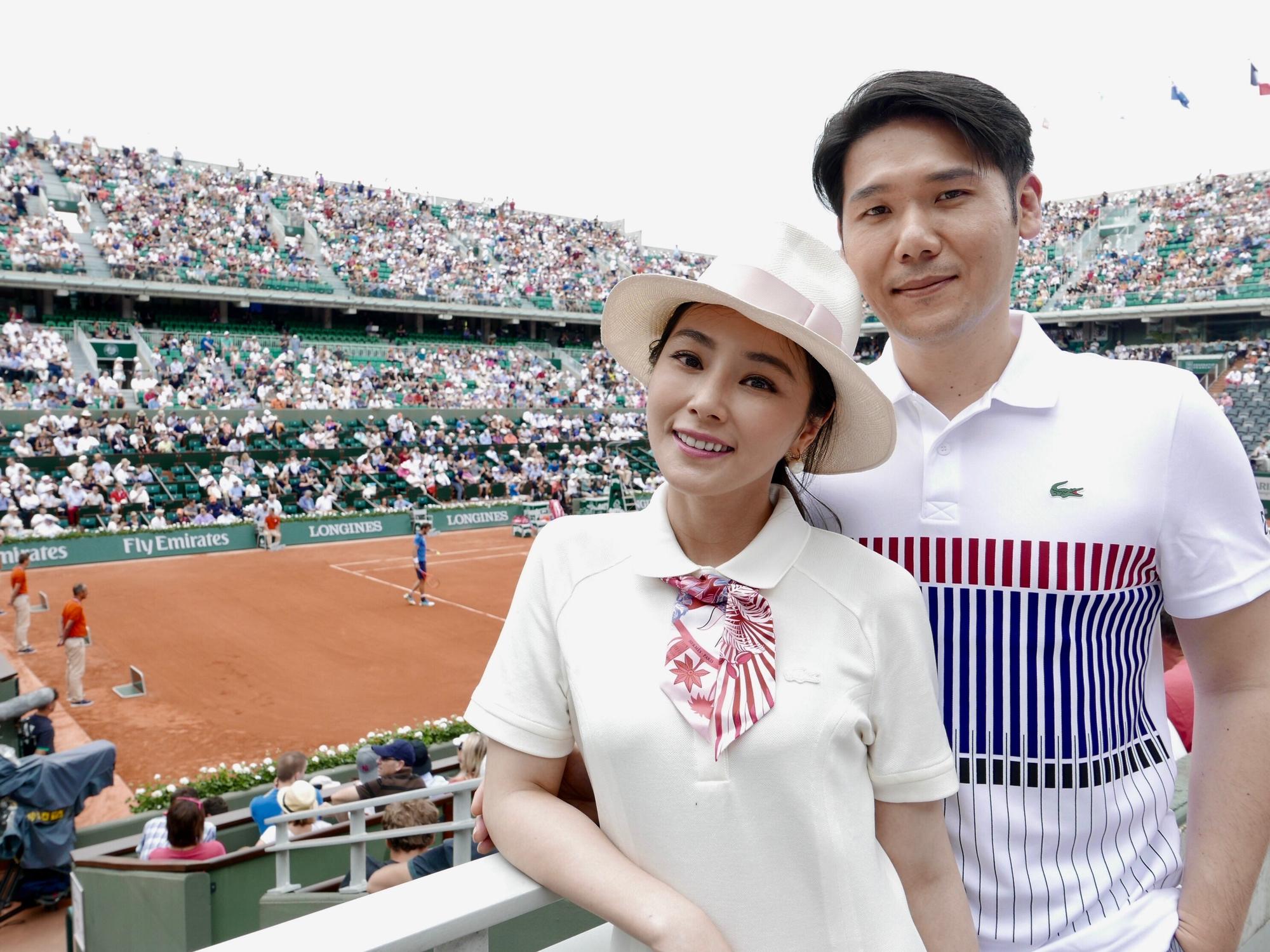陳怡蓉與夫婿薛博仁順道至巴黎慶祝紙婚。