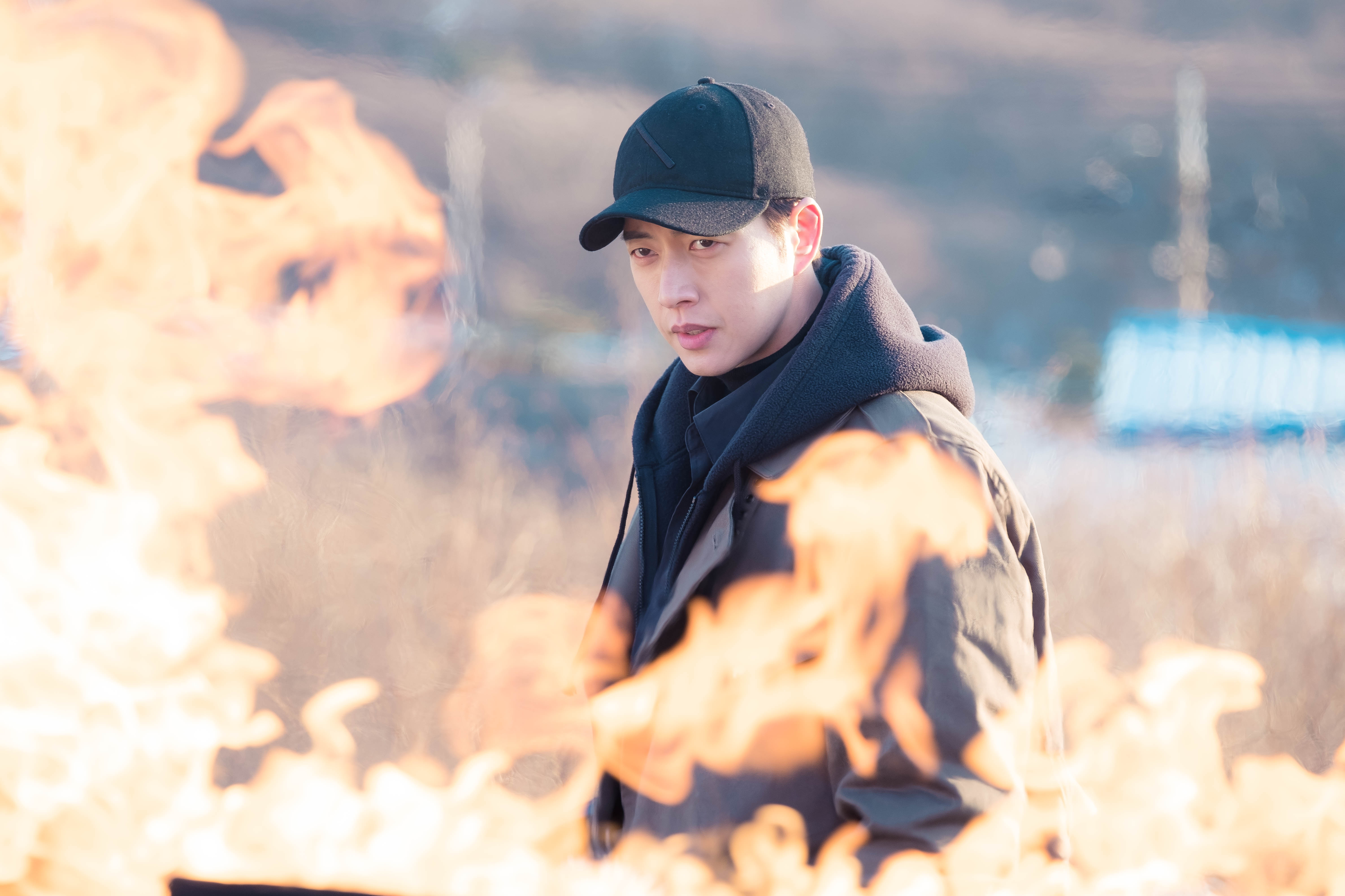 《Man x Man》中飾演祕密探員的朴海鎮，在戲中有不少爆破、武打、飛車的危險場面。