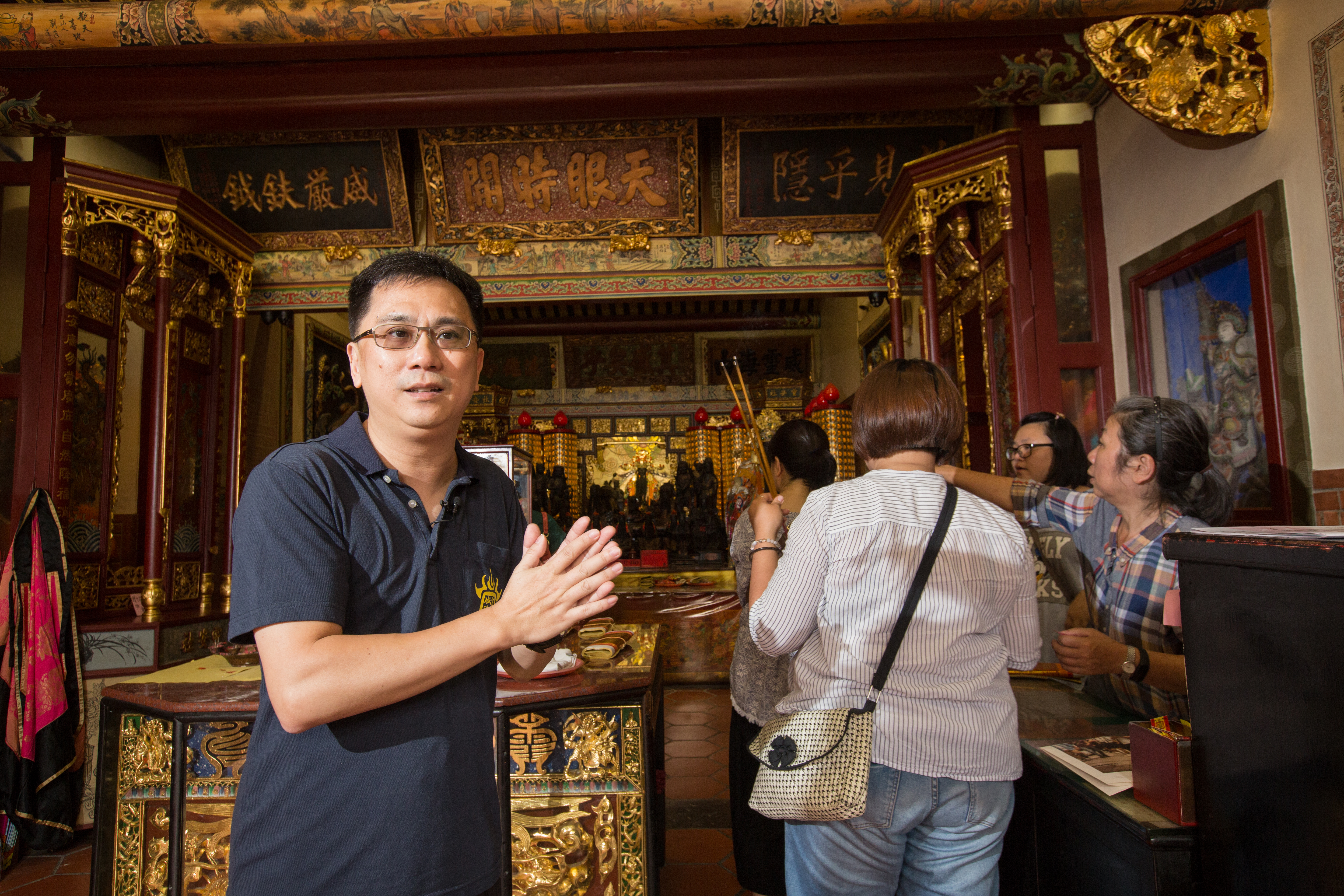 陳延昶（左1）認為，城隍廟是台灣很常見的信仰，祈求的就是「趨吉避凶」4個字。