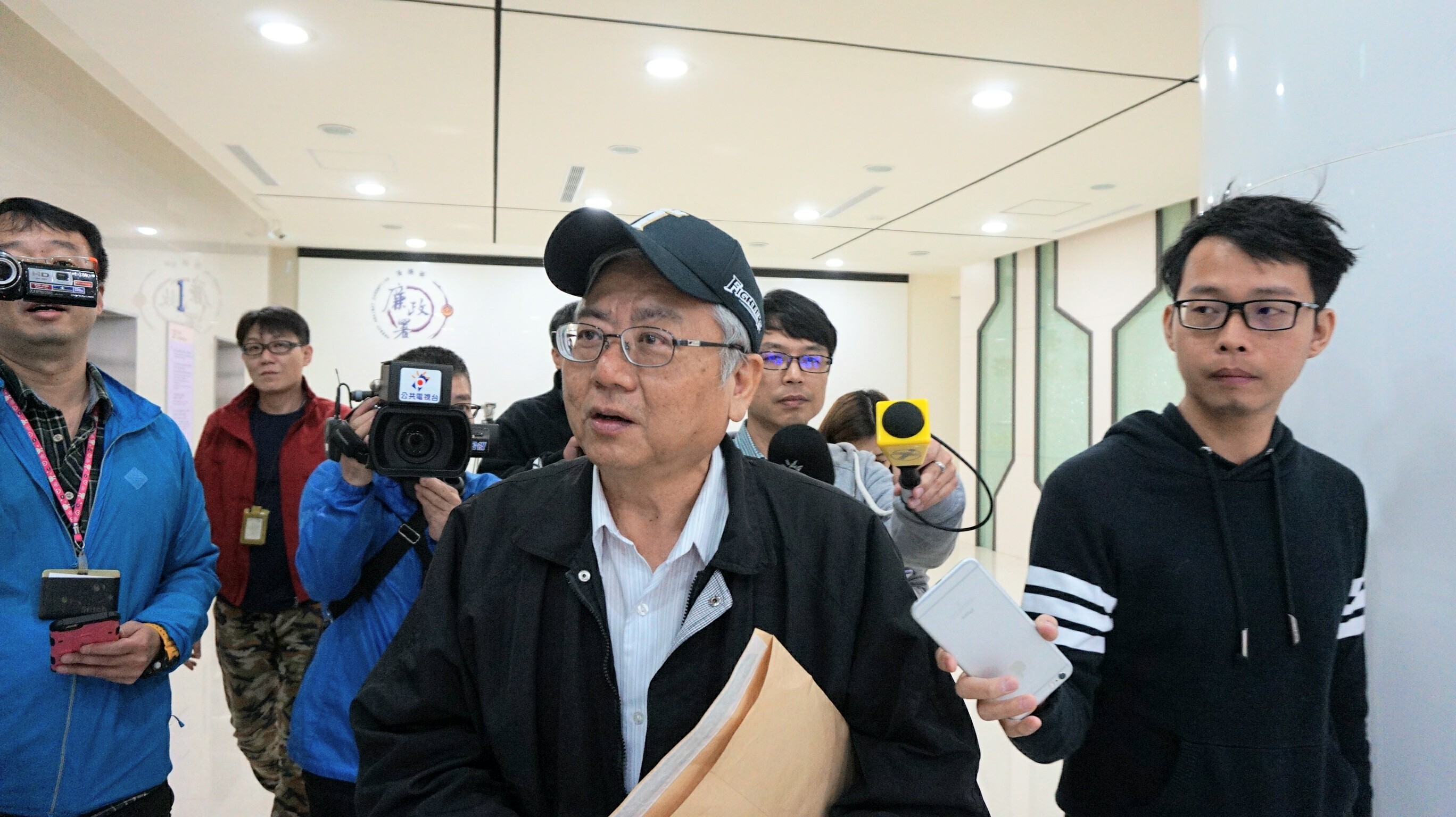 法務部檢察官陳瑞仁被指在2011年為邱太三妻子回任法官案關說，他強調這指控是造謠。