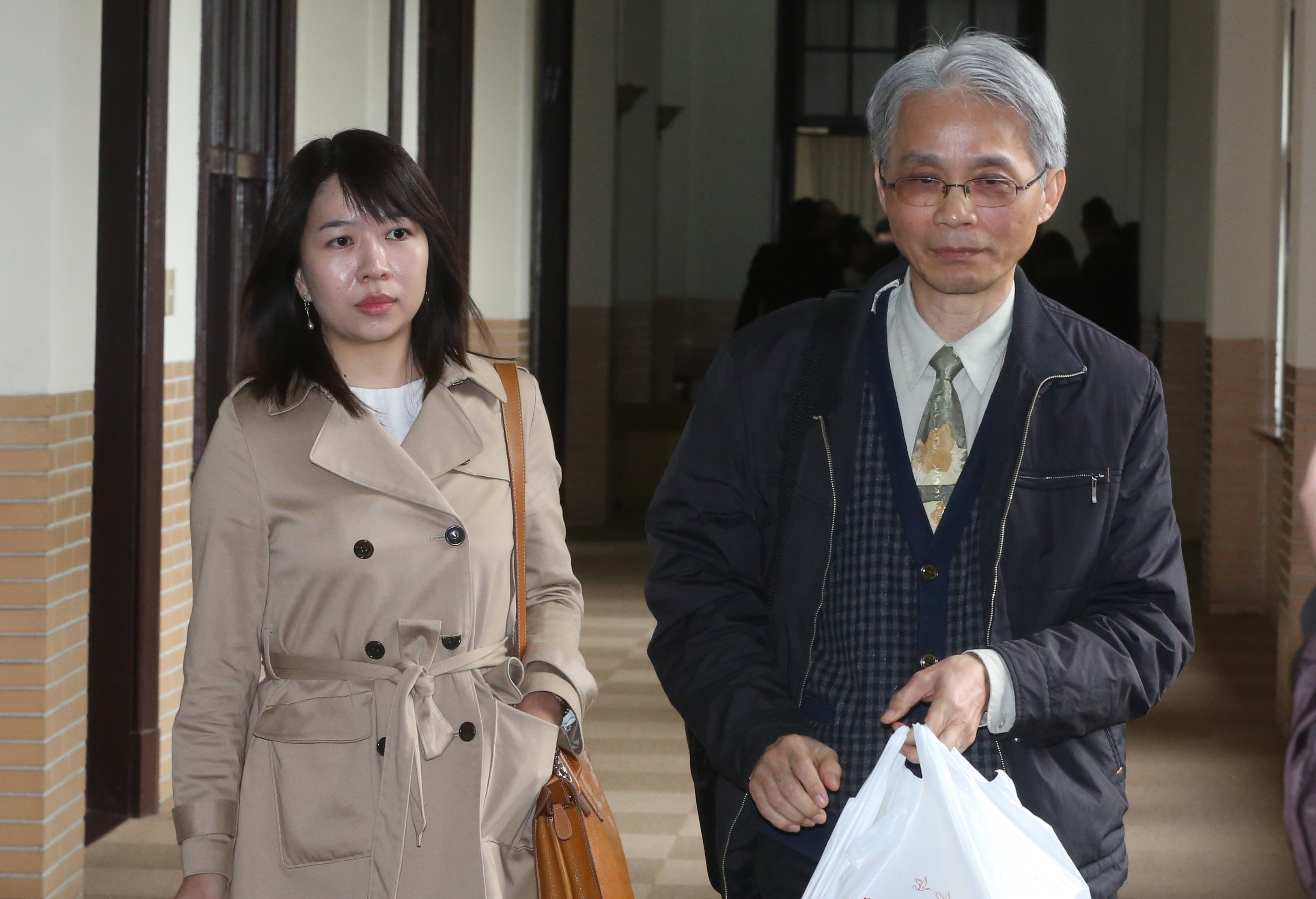 謝依涵的心理鑑定師趙儀珊（左）認為，謝依涵供詞反覆是因為受訊時，身心狀況不佳，又受到引導式問話所致。