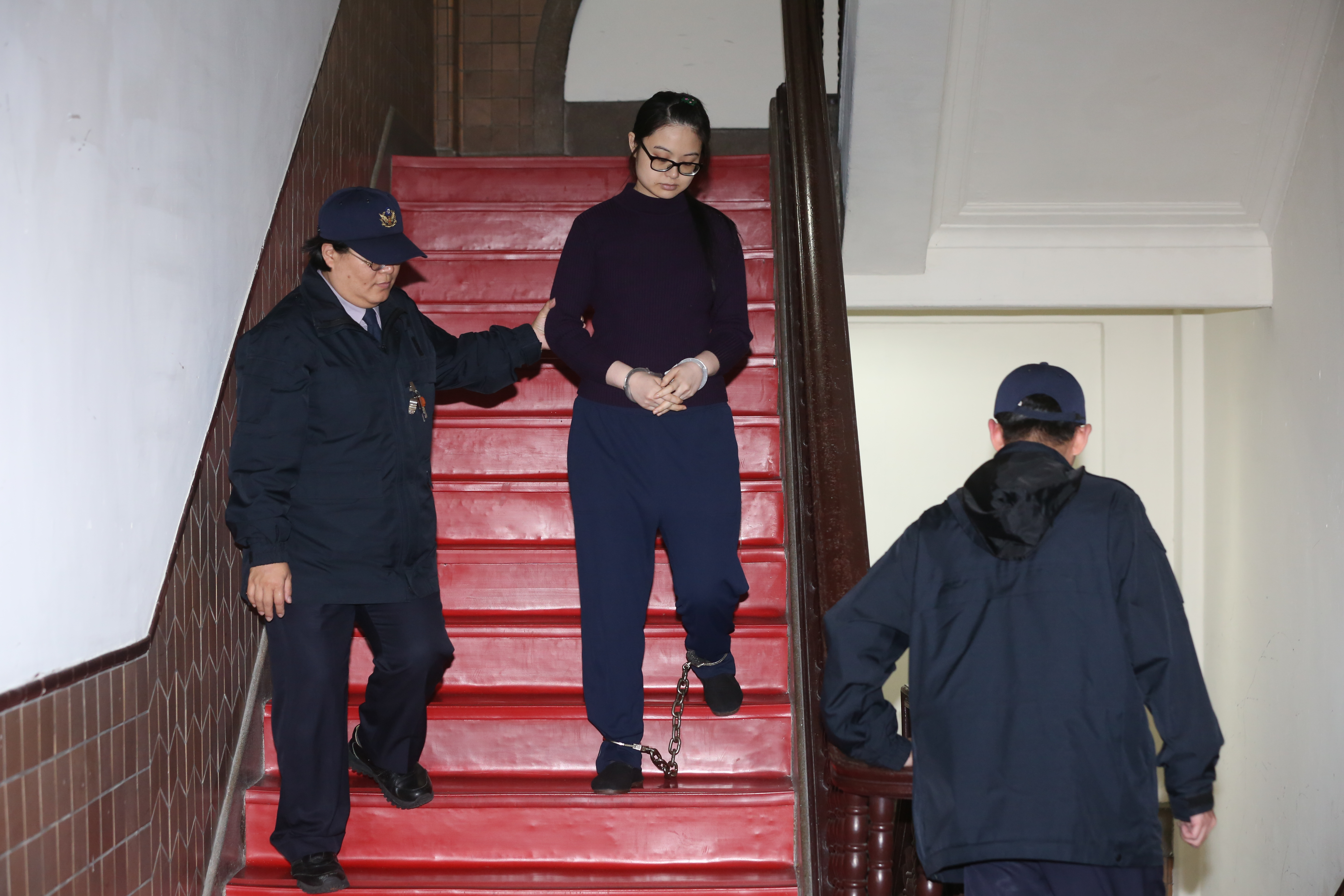 謝依涵殺前後曾出現四個版本的自白，一、二審認為他無悔改，說謊成性。