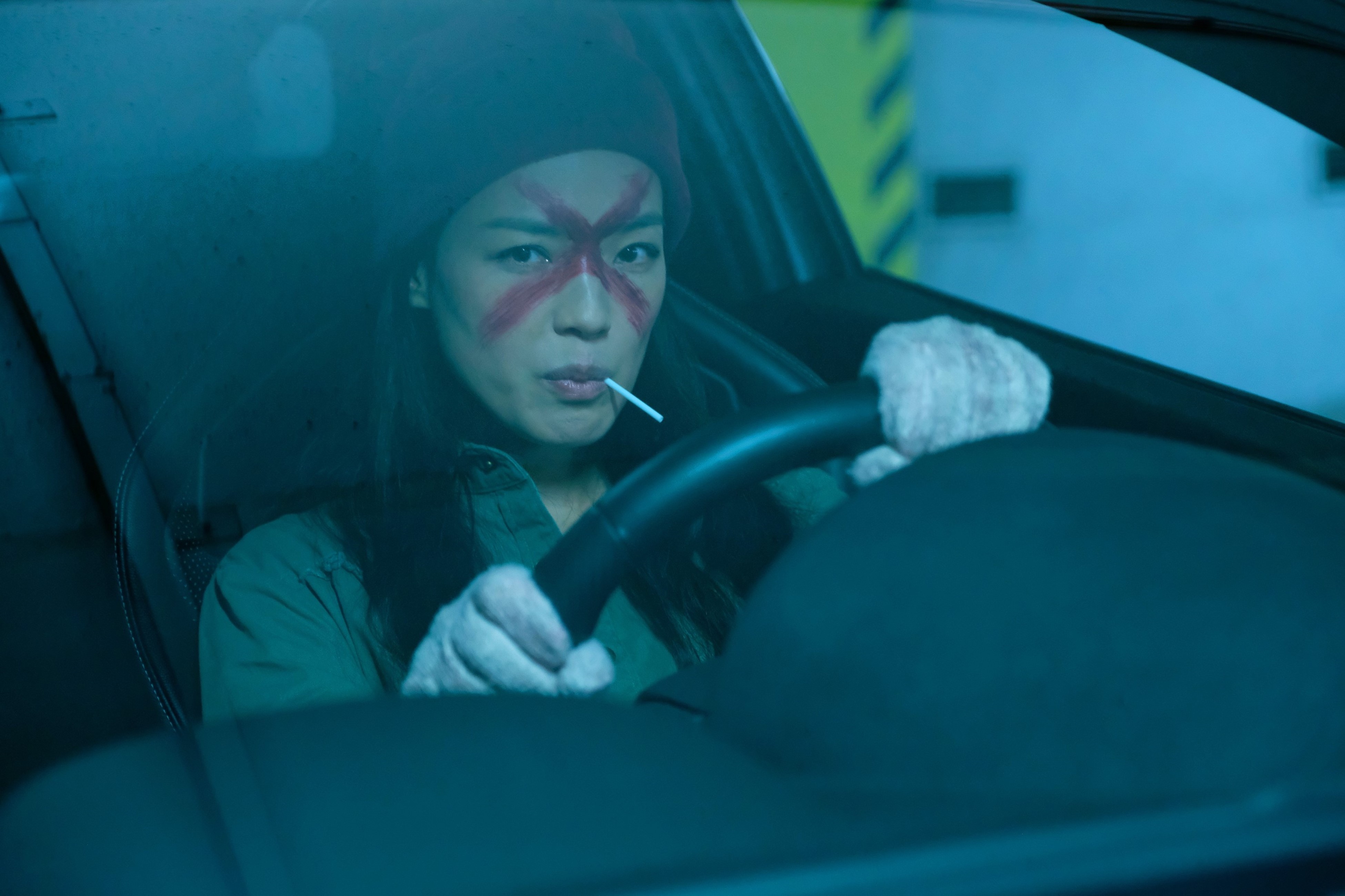 舒淇扮演豔賊葉紅，全片造型最多變，想也知道為什麼。