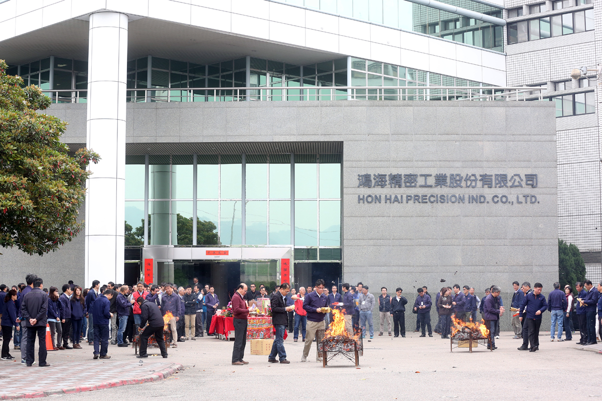 電子一哥鴻海一直是台股的績優生，也是許多投資人的最愛，就有小資女透過定期定額買鴻海零股，參與鴻海企業成長，零股也賺了2成報酬。