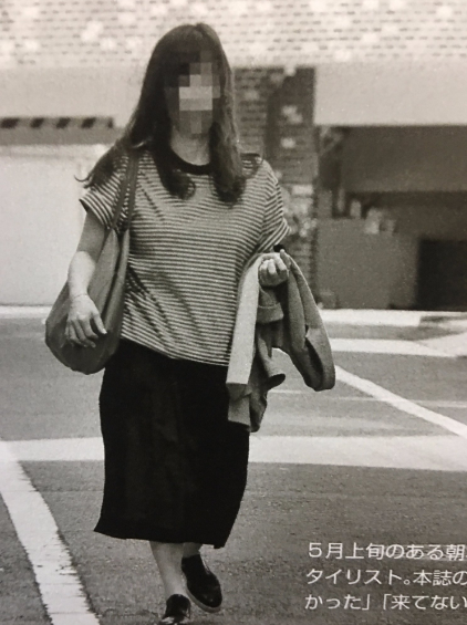 日本八卦雜誌《FRIDAY》所拍到的田中啟司不倫對象。(翻攝網路)