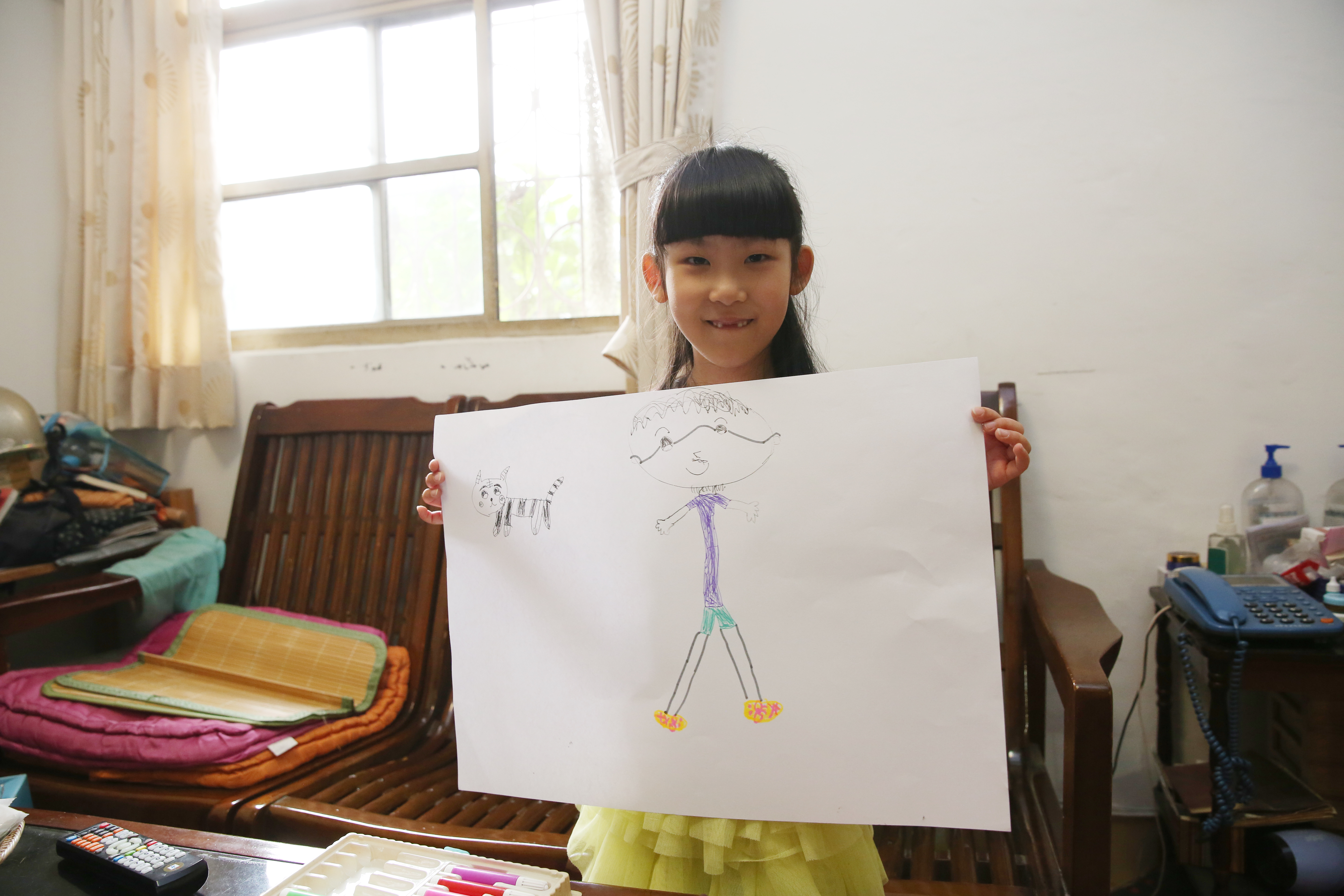 鷗妹喜歡瘦瘦的人，所以把爸爸畫得很瘦，特色是眼鏡。