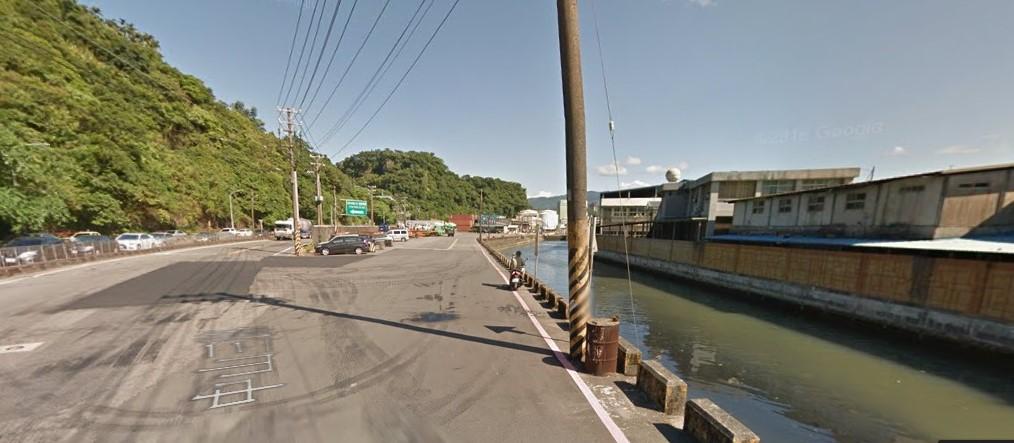 郭婦住宅鄰近牛稠河大排水溝，恰好在地下室整理時滑倒才無力呼救。