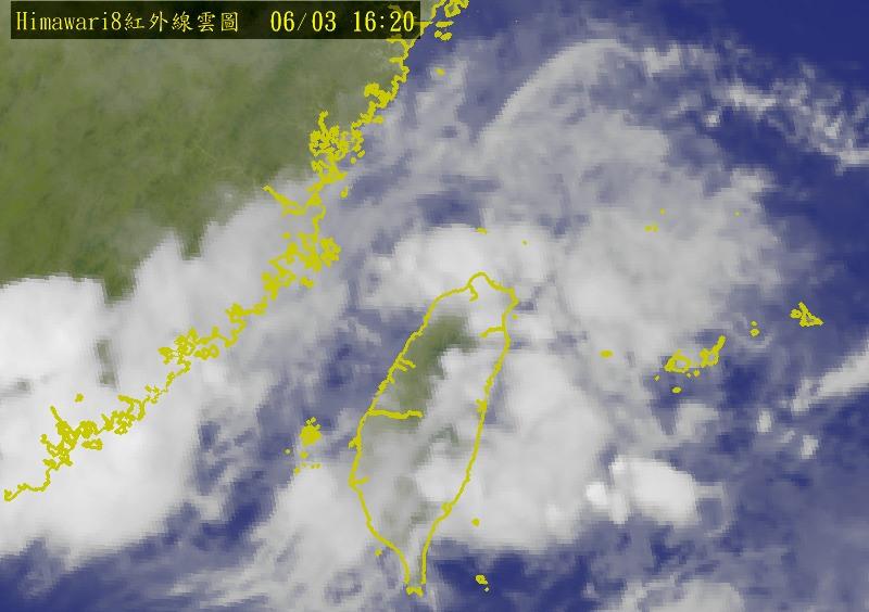 受到鋒面南移，今天白天降雨都集中在中部地區，中央氣象局提醒，今晚鋒面北移，北部要小心強降雨。
