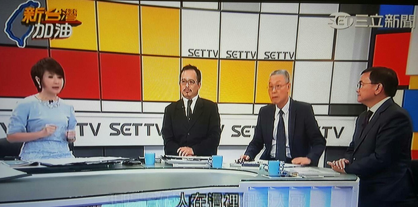 三立電視《新台灣加油》5月31日邀律師周武榮（左2）上節目，他3日澄清並未說邱太三涉關說。（翻攝三立電視）