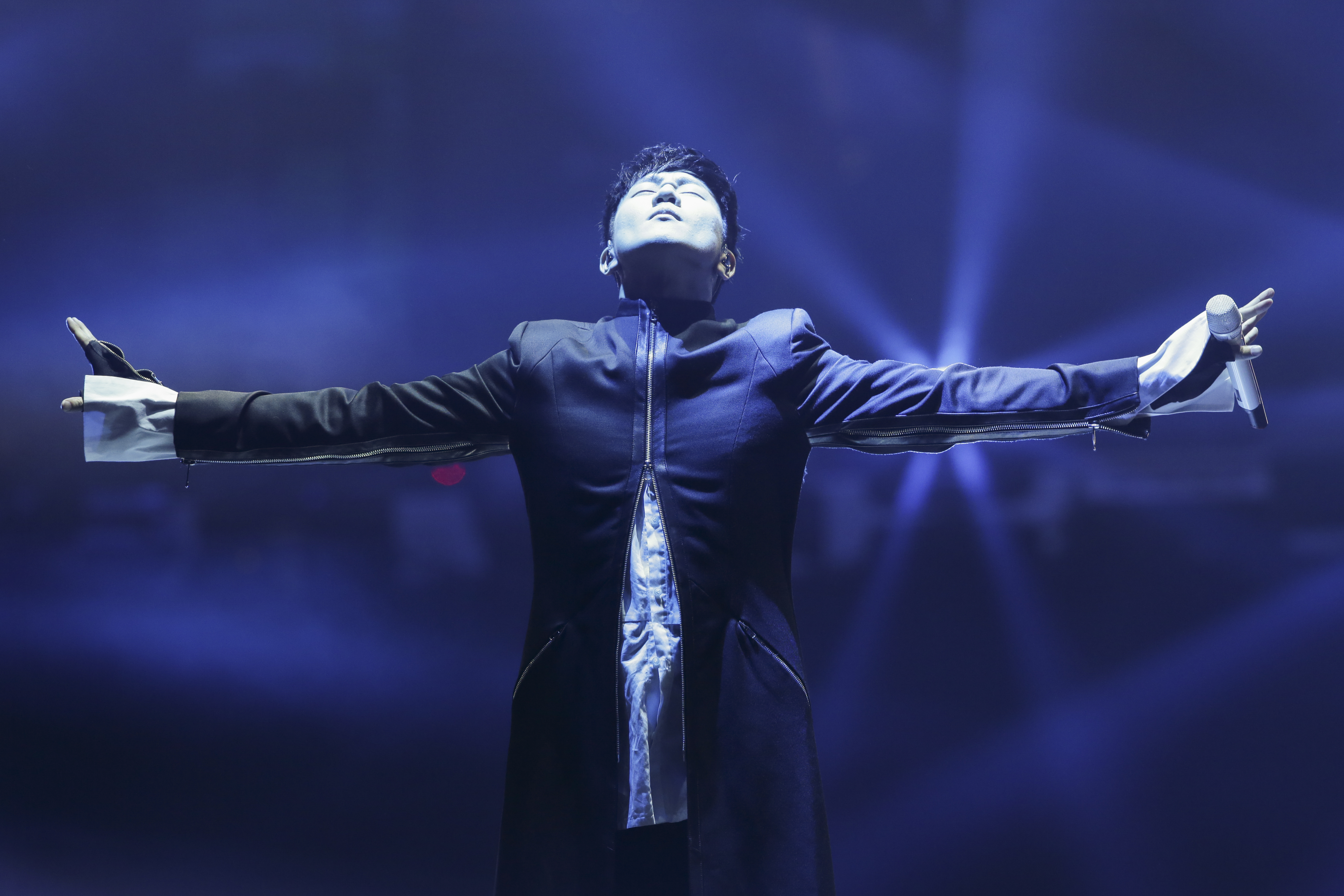 林俊傑開場一連演唱4首金曲，展現歌王氣勢。