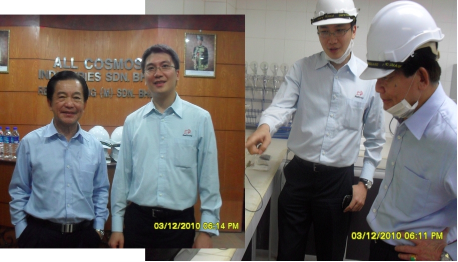 全宇生技董事長彭士豪（左圖右、右圖左）與IOI集團總裁李深靜（左圖左、右圖右）不只是生意夥伴，私下也是好友。（彭士豪提供）