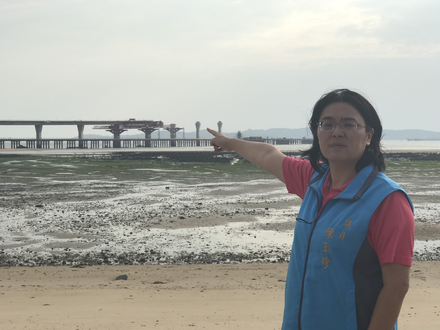 金門大橋興建工程一波三折，金門縣議員陳玉珍踢爆得標商至今未繳保證金，讓人質疑是否有能力承攬工程。（陳玉珍議員辦公室提供）