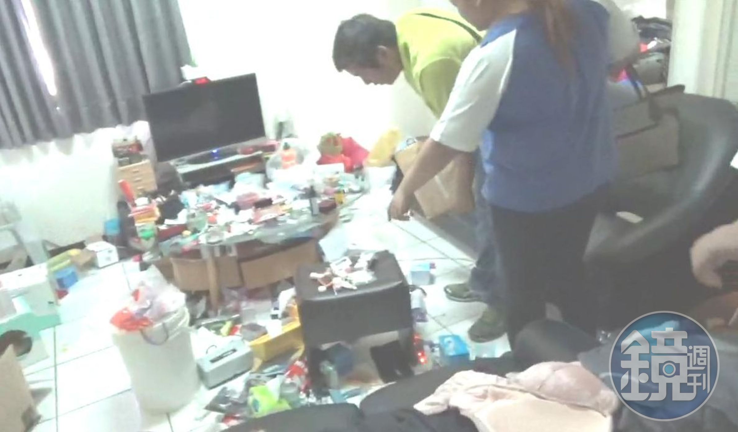 警方在這對繼母女家中搜出安毒與吸食器、犯罪聯絡用手機。