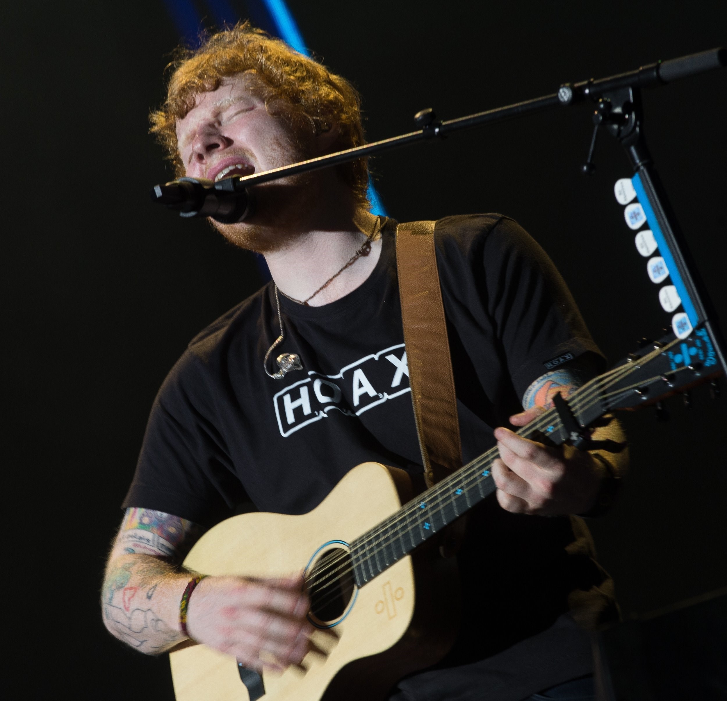 名歌手紅髮艾德的歌曲現在都由團隊創作。