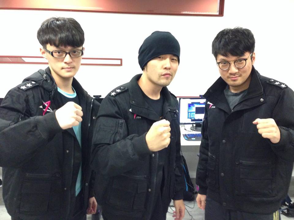 由周杰倫（中）擔任隊長領軍的「J Team」電競隊，其前身是「台北暗殺星TPA」。（杰藝文創提供）