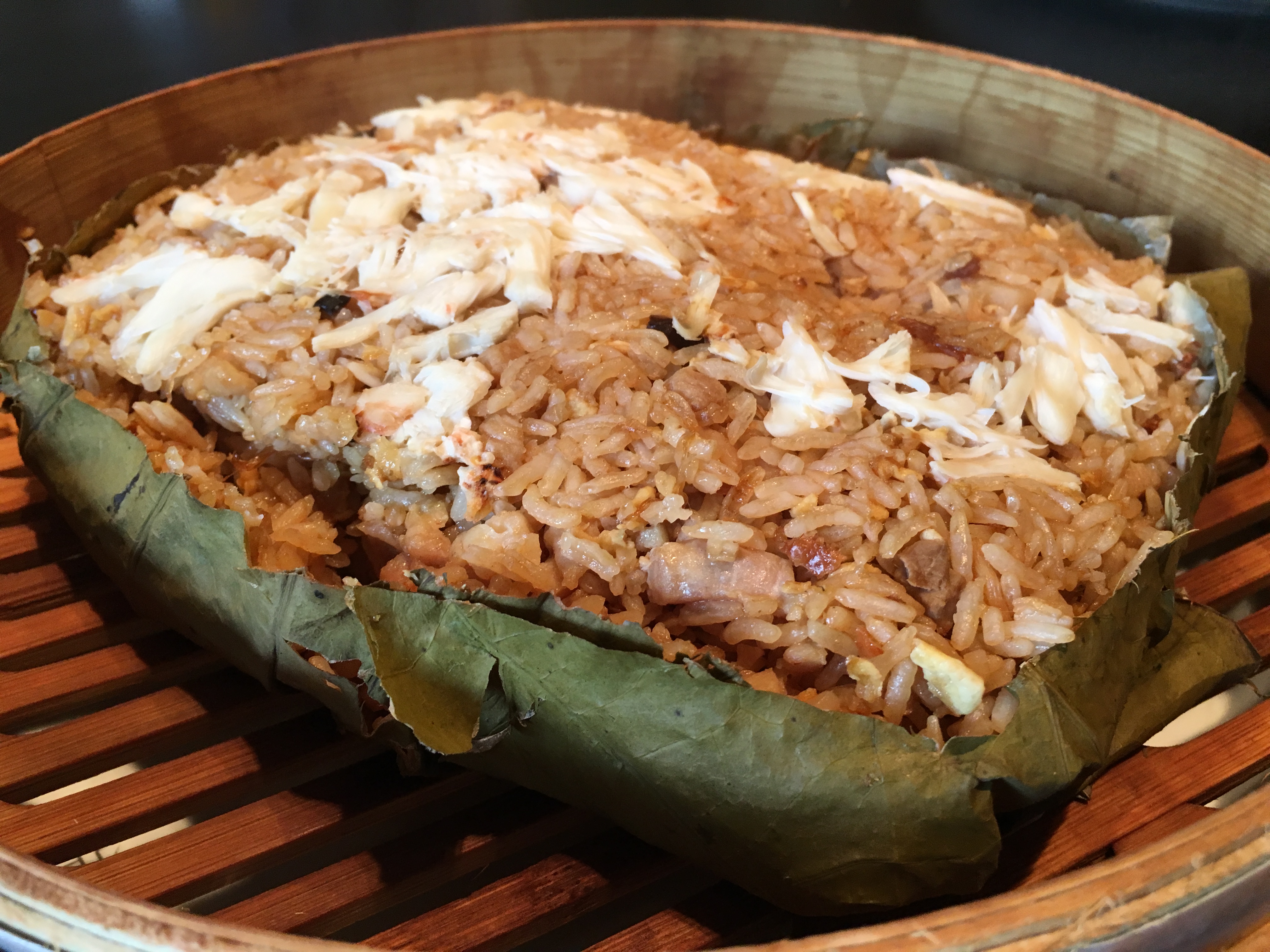 筵席尾聲以「飄香荷葉飯」飽暖胃囊，相當幸福。