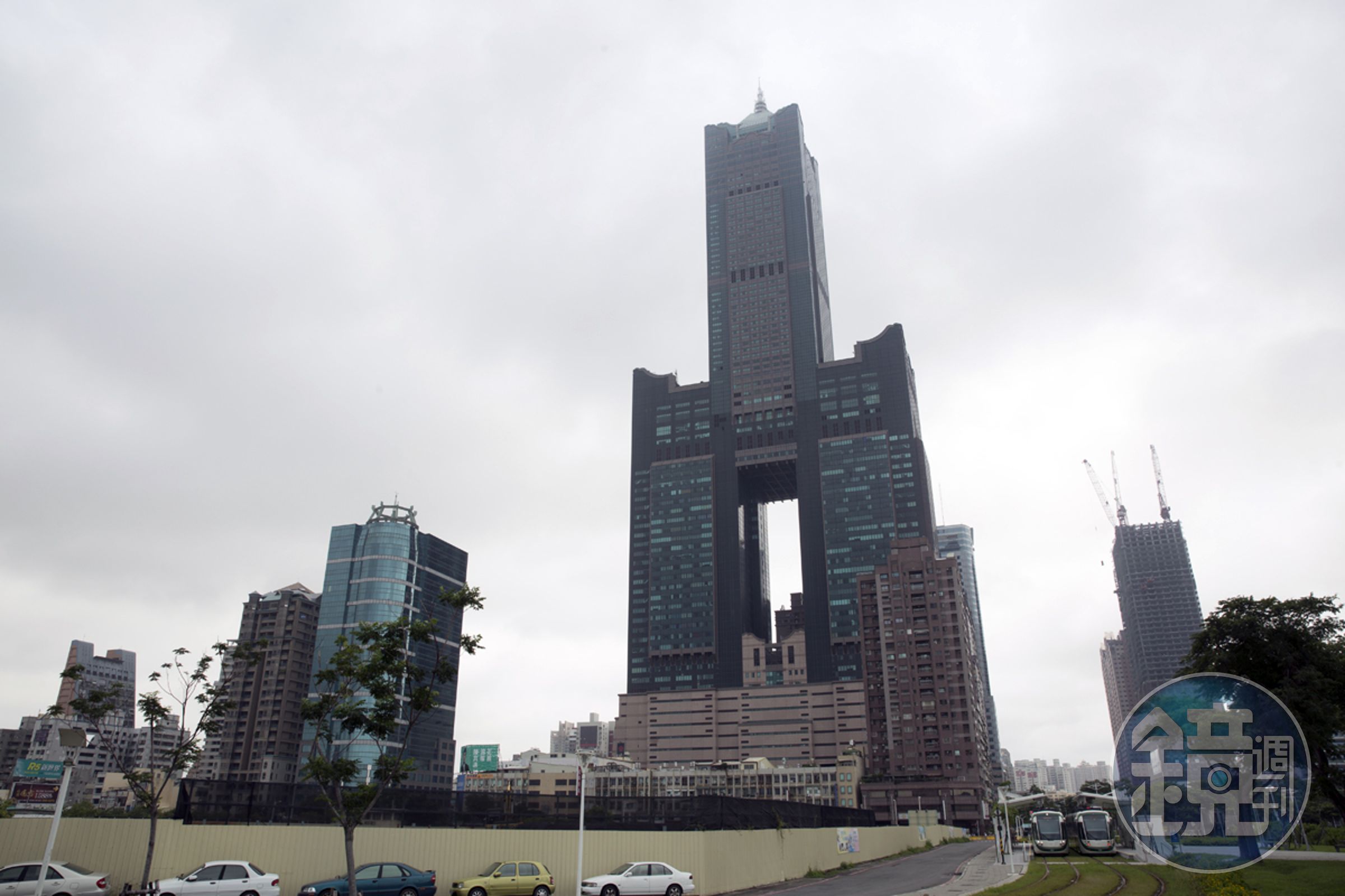 林崑海與練台生合作房地產事業，曾一起標下高雄85大樓部分樓層。