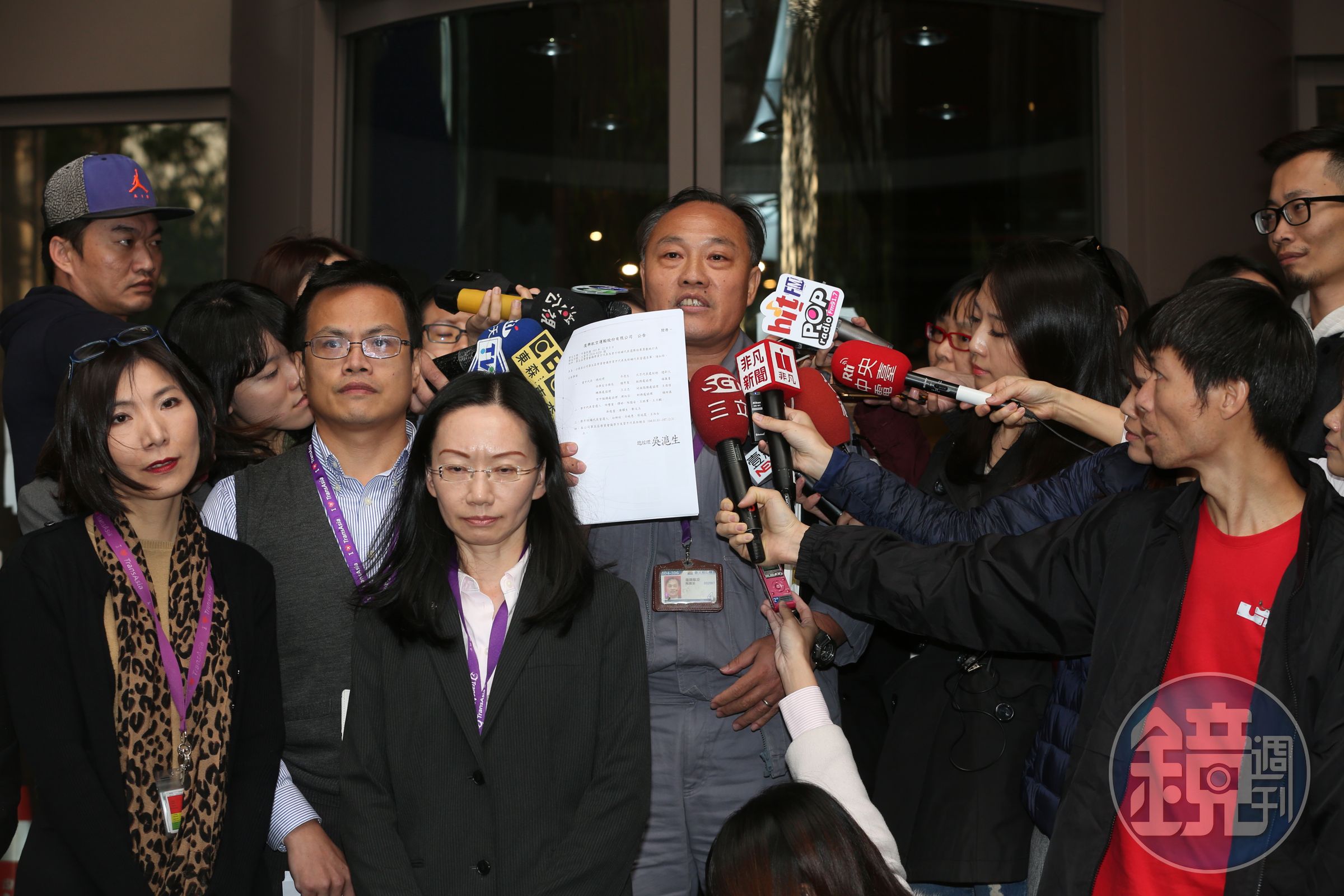 興航第五次勞資協商，復興航空勞資會議勞方機務代表陶國安（圖中）在會後也指出，資方達成初步共識。