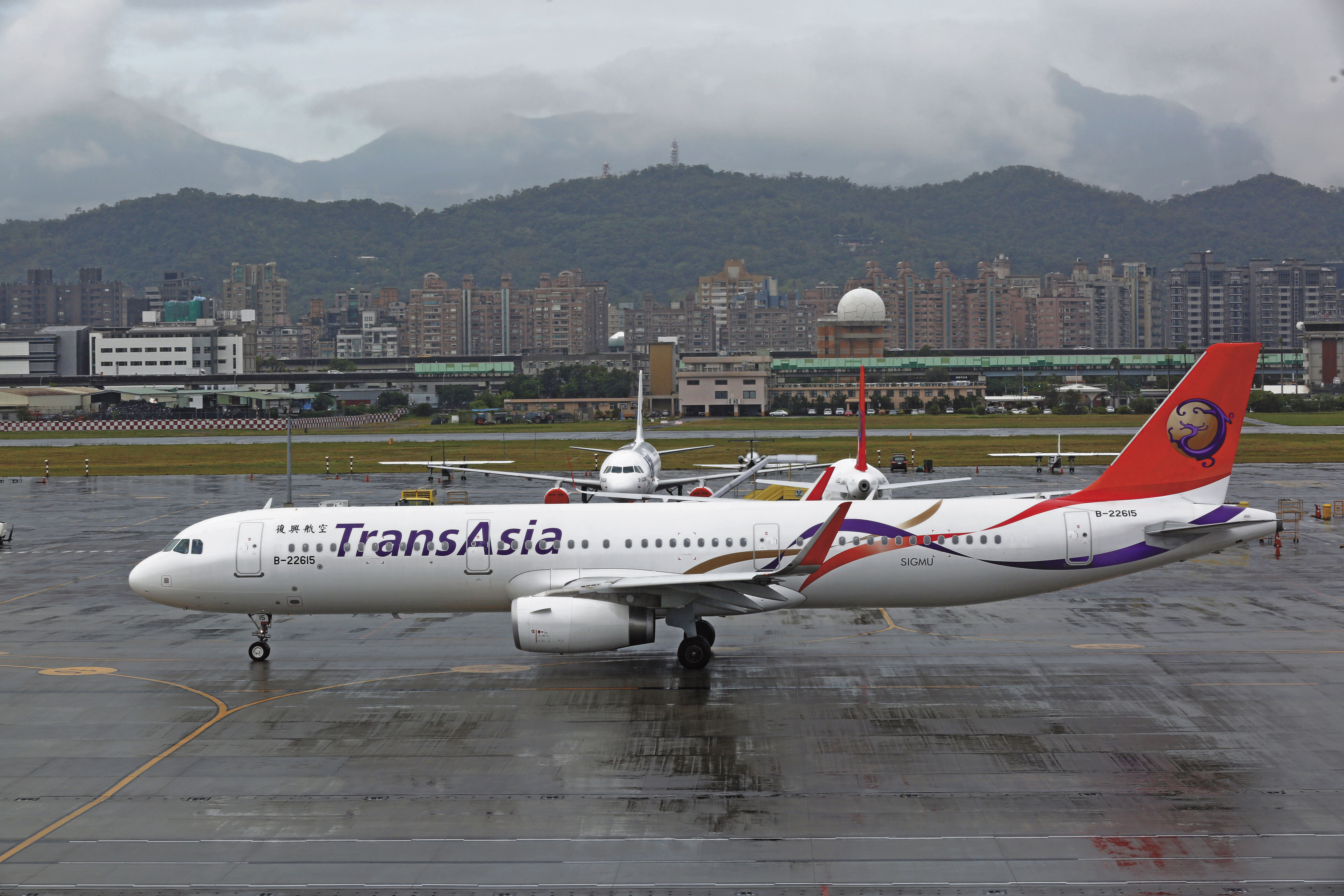 興航4月底宣布，有買家願出價110億元，收購興航11架飛機。