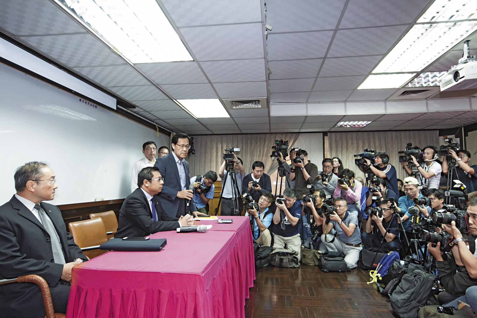 興航前董事長林明昇去年底無預警宣布解散公司,震撼台灣社會。