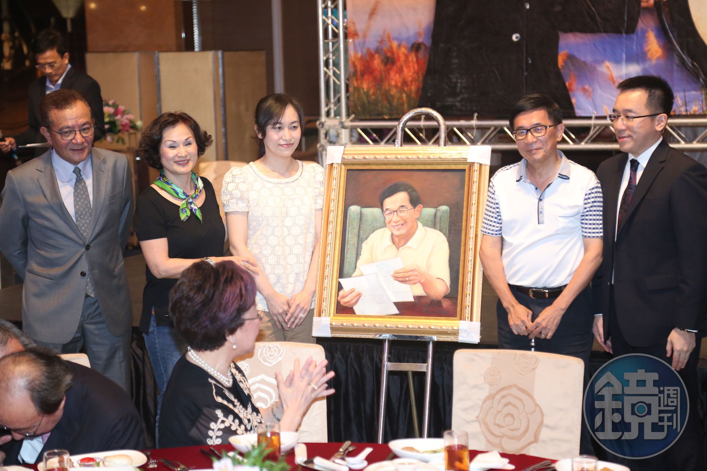 前總統陳水扁擔任總統8年，家族至少匯款海外12億元，險害台灣被國際洗錢組織除名。