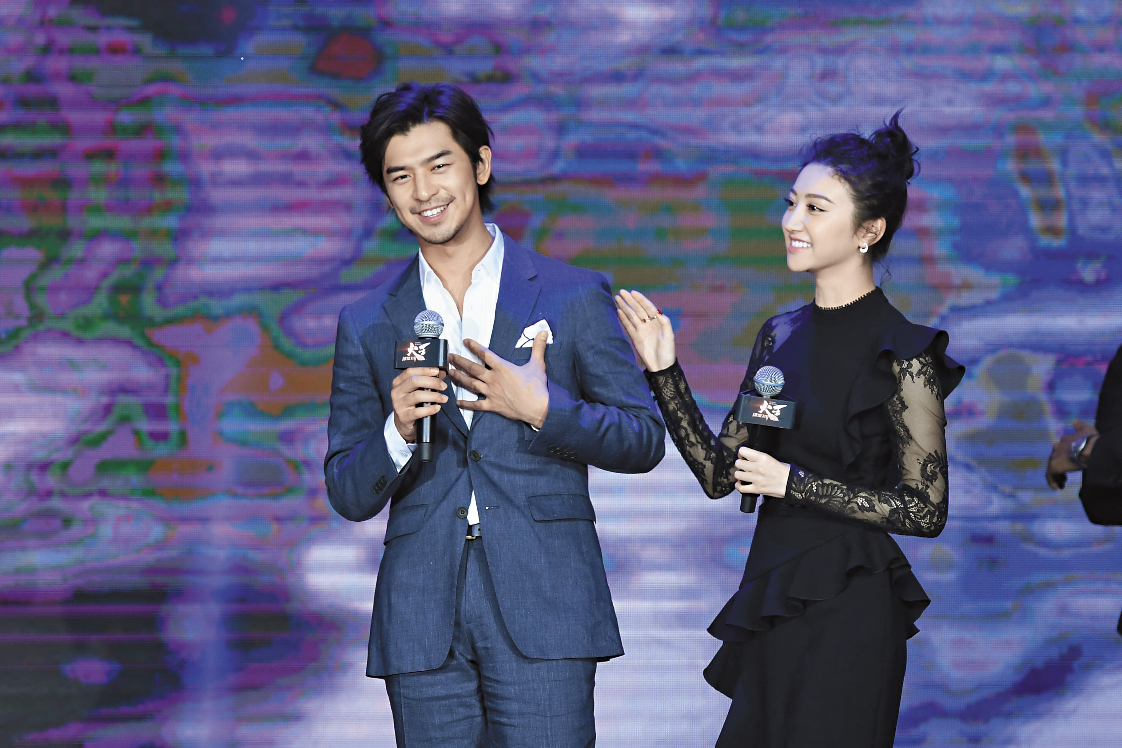 陳柏霖（左）從台灣紅到各地，把演藝重心轉往韓國及中國，最近在中國的作品是跟景甜（右）合作電視劇《火王之破曉之戰》。（東方IC）