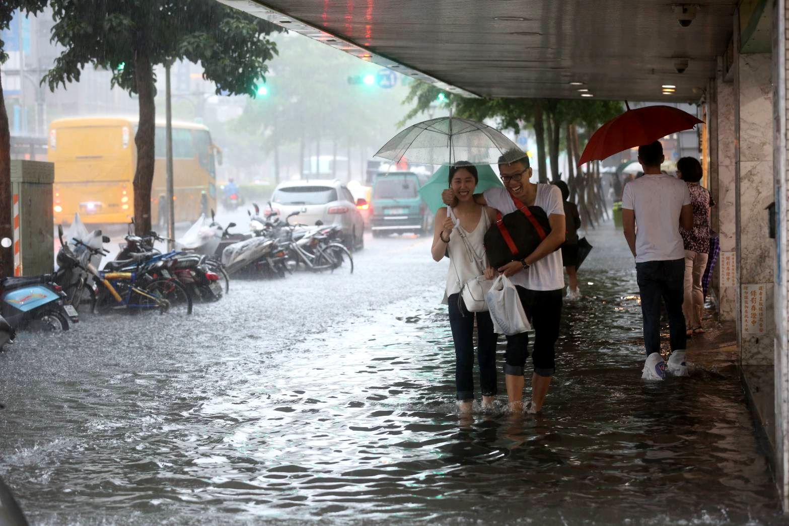 6月2日瞬間暴雨成災，專家指出，各縣市防洪普遍未切中要害。