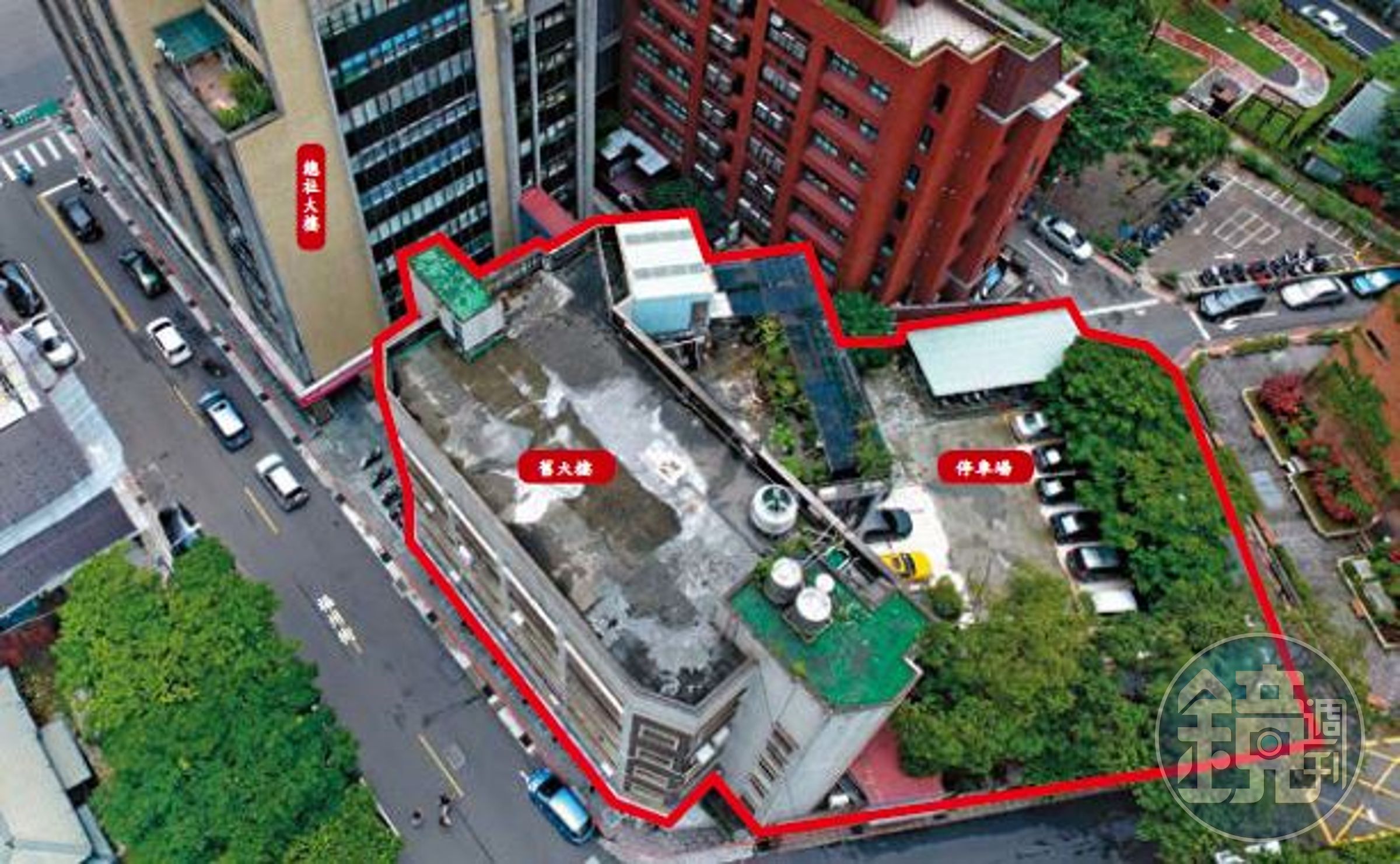 國語日報驚傳董事長鬧雙包，內部議論可能和舊大樓及後方停車場﹙紅框處﹚都更案有關，龐大利益讓董事會爭吵不休，甚至不惜對簿公堂。