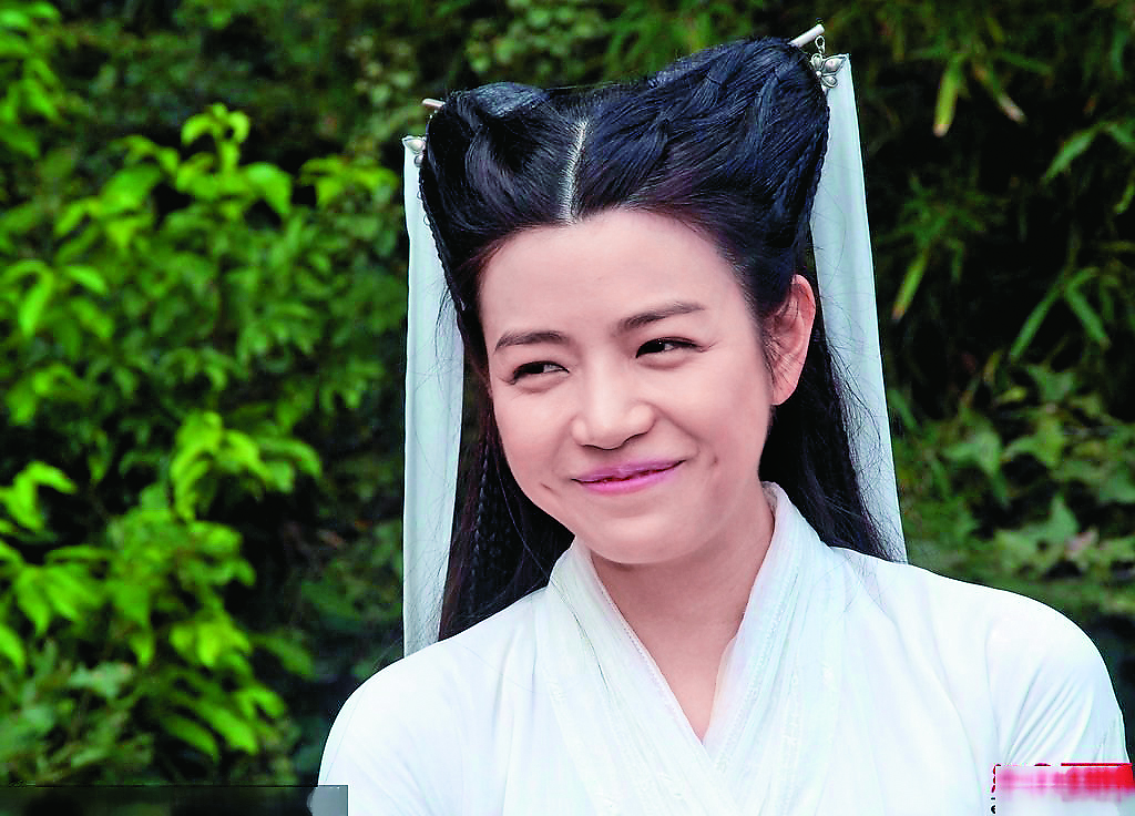 2014年陳妍希飾演《神鵰俠侶》的小龍女，因為圓圓肉肉，被取了「小籠包」及「大龍貓」等等綽號。