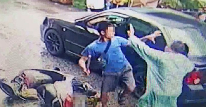 彭男不滿被碎念，下車持棍棒痛扁老翁。