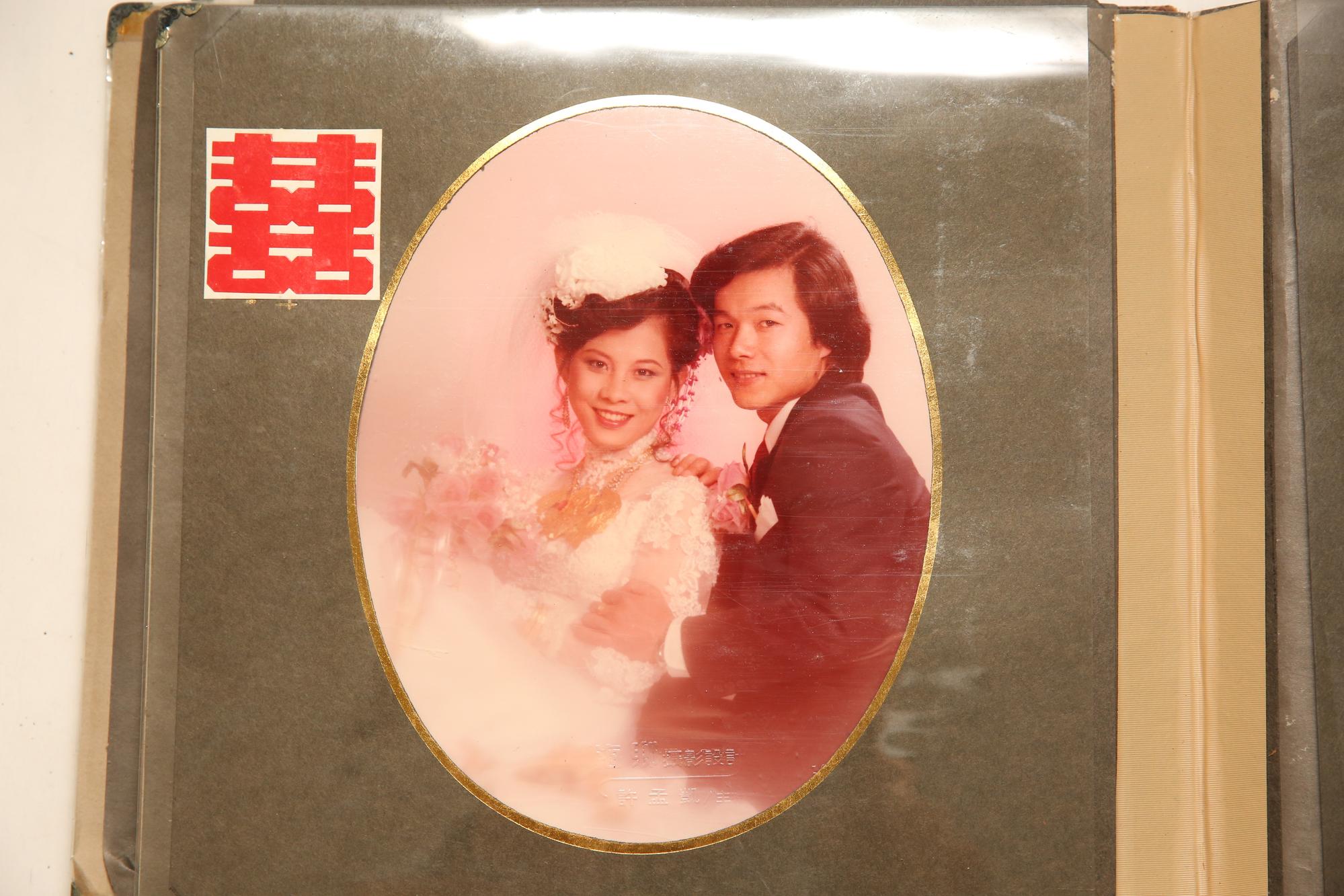 高博勇和妻子17歲就相戀,圖為2人結婚照。(高博勇提供)