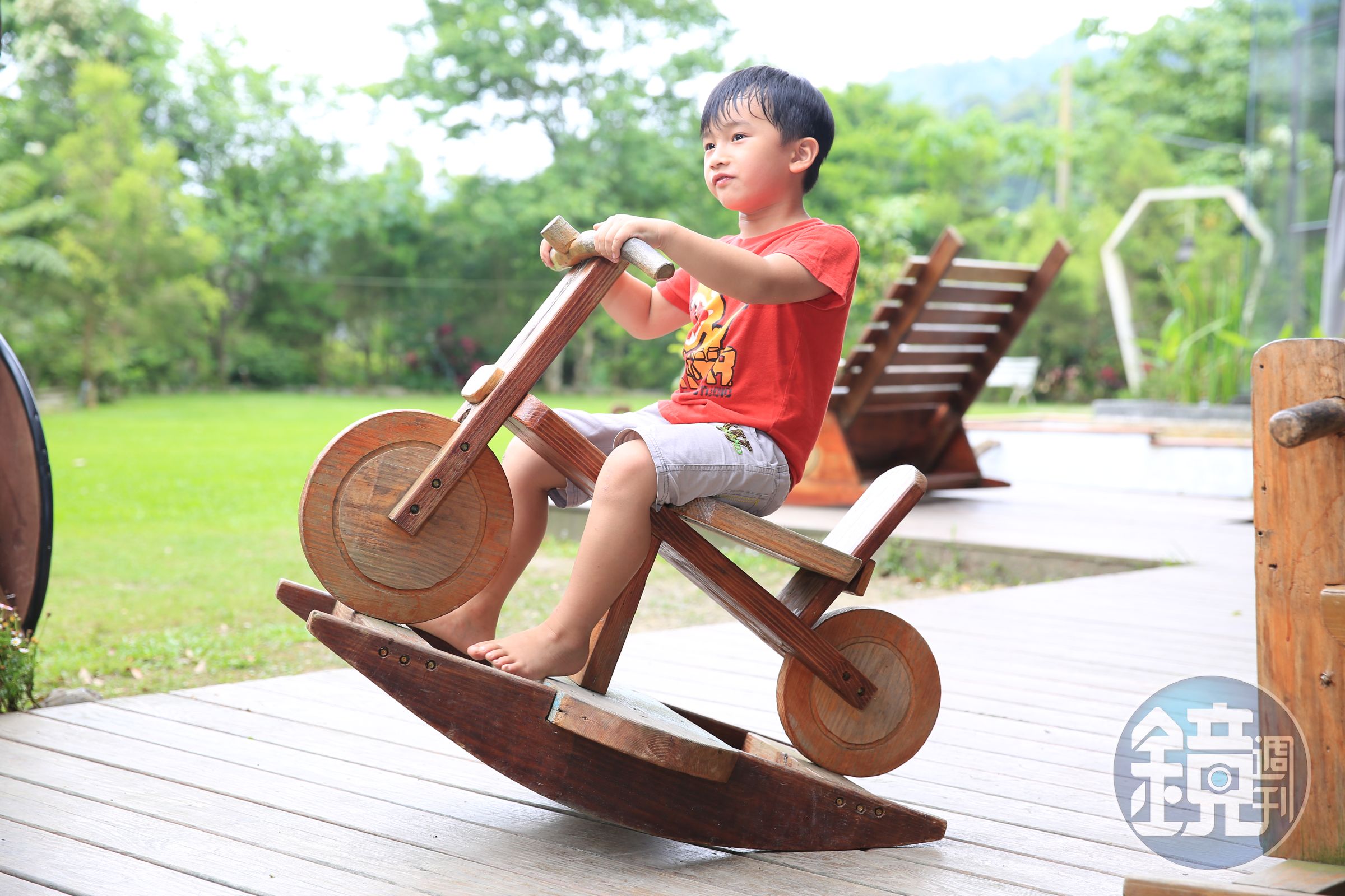 阿楠兒子指名爸爸做的摩托車搖馬。