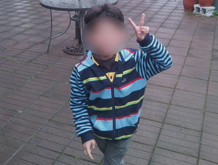 遭虐死的8歲男童2年前的照片，看起來活潑好動。