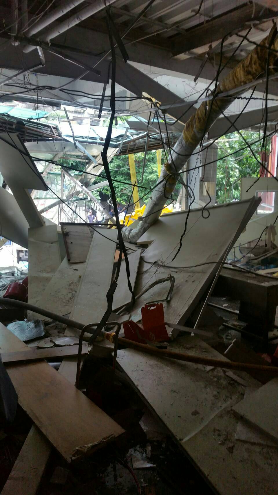 氣爆威力猛烈，建築室內幾乎全毀。
