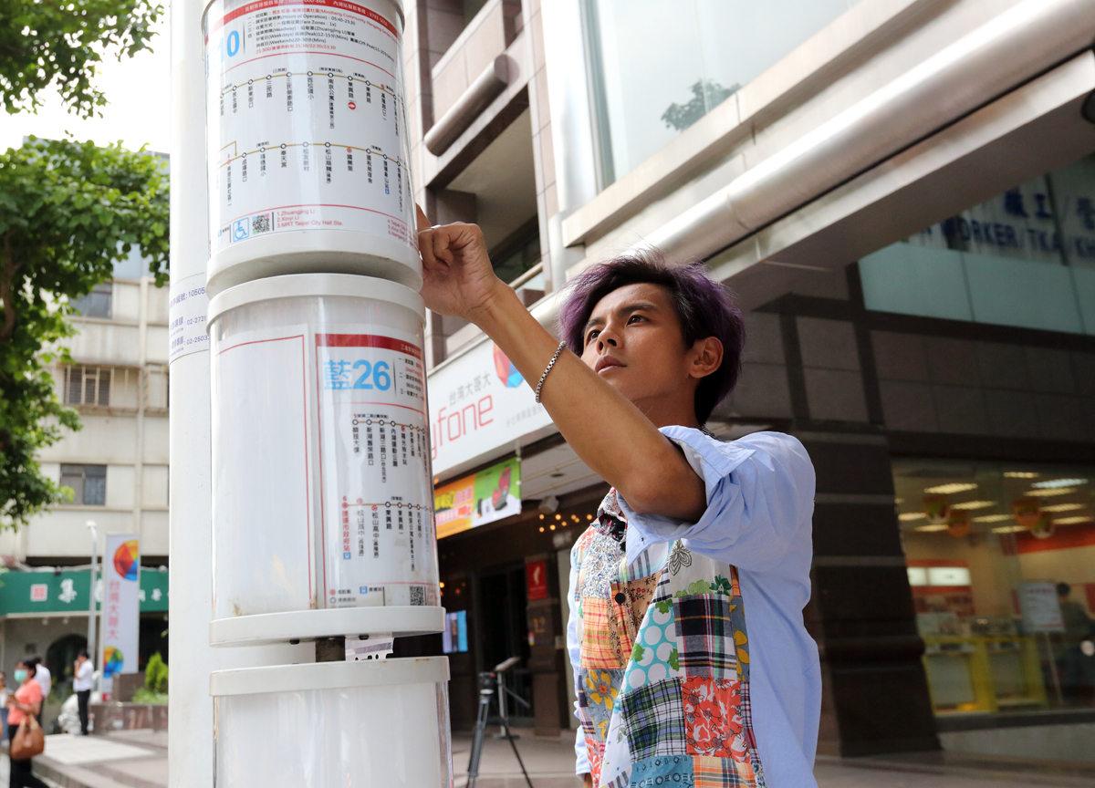 找出最快的公車路線，只花15元抵達目的地，這是阿翔省錢的樂趣。