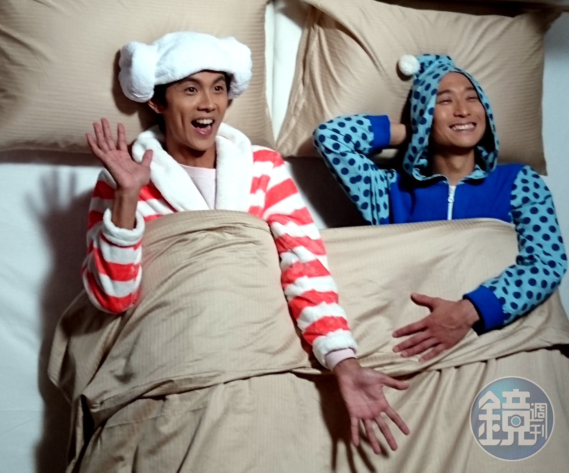 浪漫的搭檔浩子（右）告假環遊世界1年，理性的阿翔（左）則留在演藝圈拚事業，繼續為更好的生活賺錢。（時代創藝提供）
