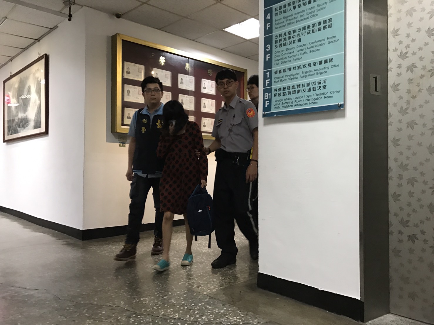 李女因虐死8歲兒被警方移送。