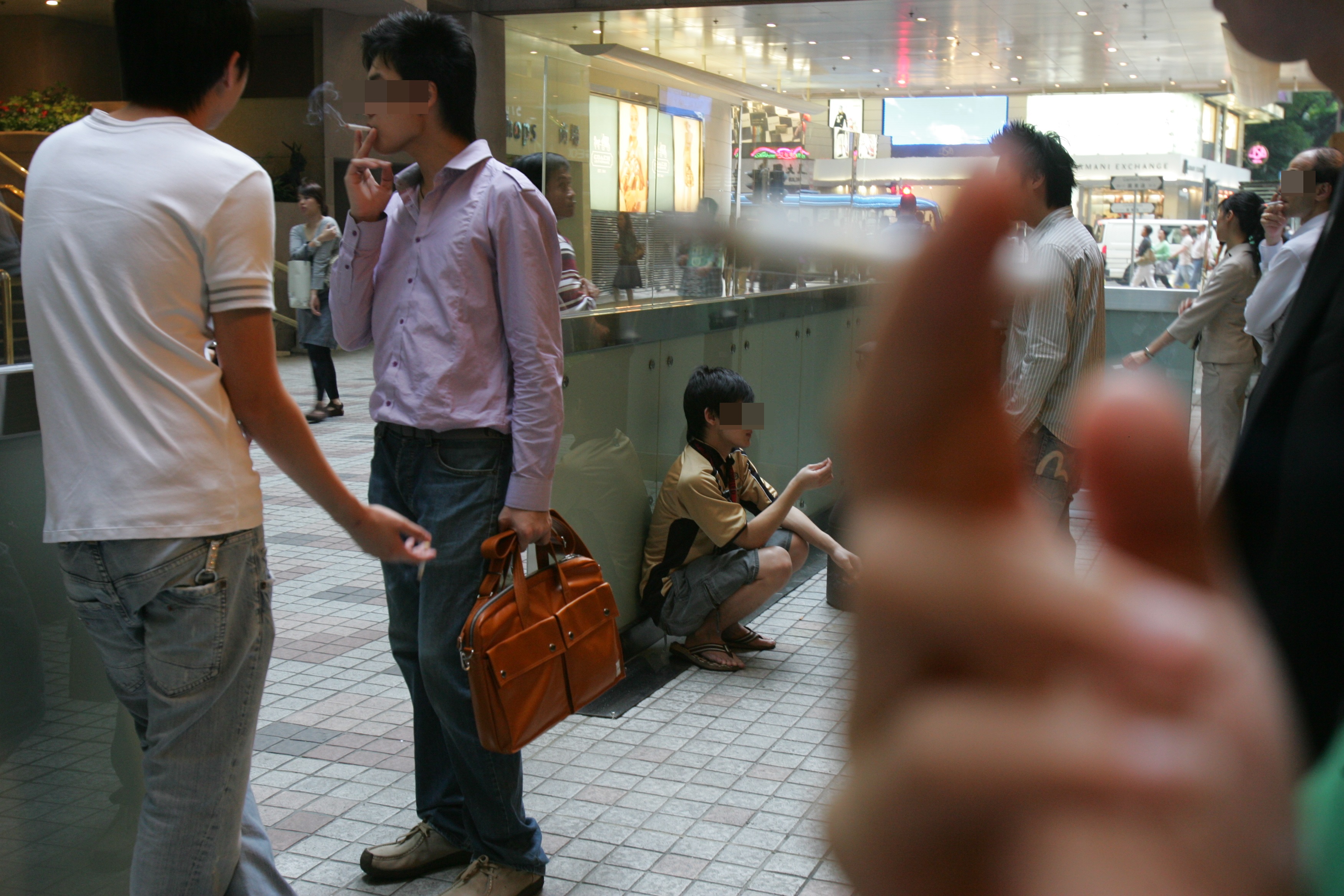 日商從5月中旬即陸續發函告知4大超商通路及銷售通路，隨本月12日隨菸酒稅法調漲的菸品，新價一率貴了30元。