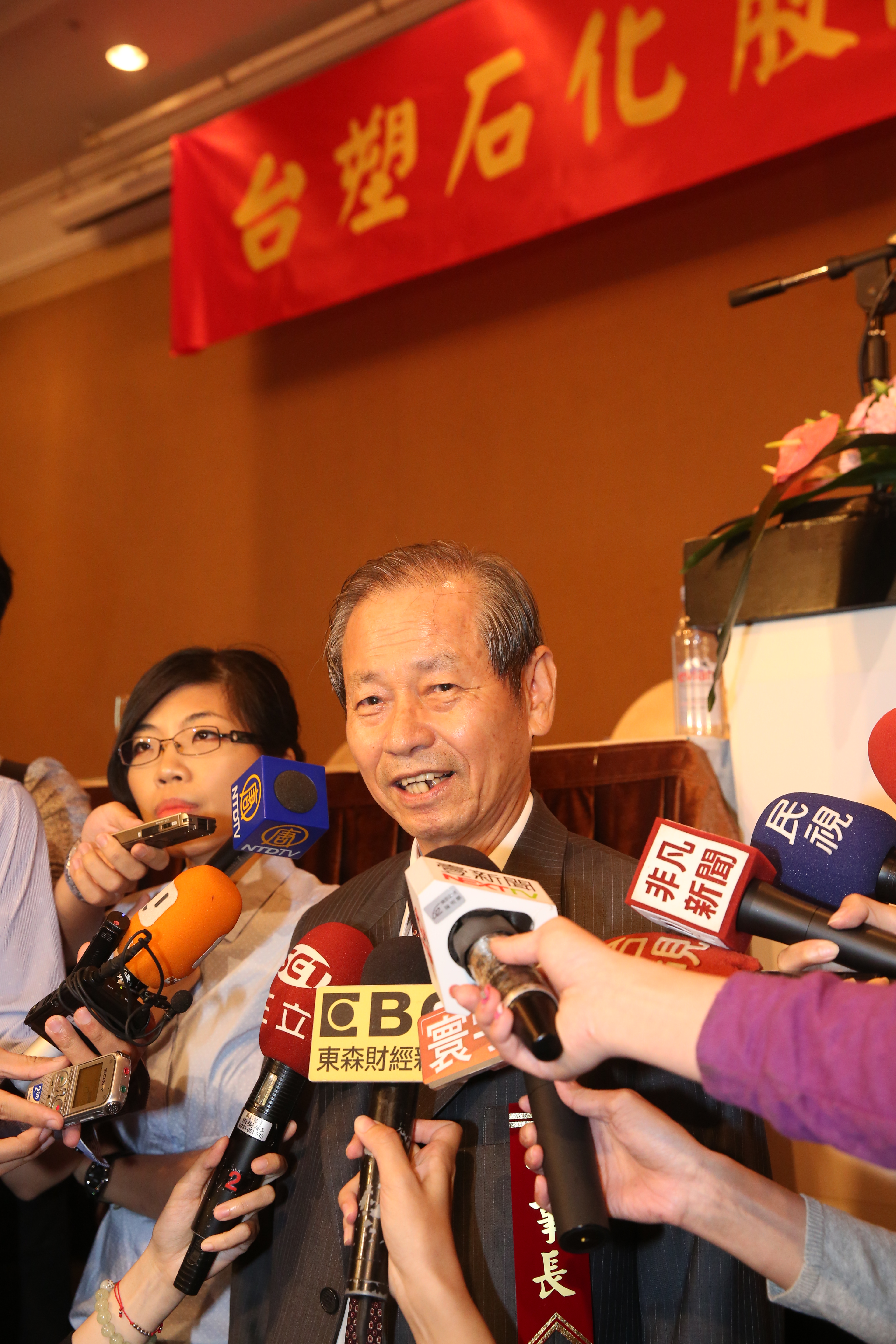 台塑化董事長陳寶郎股東會後接受媒體採訪,認為交班至今沒有什麼太大改變。