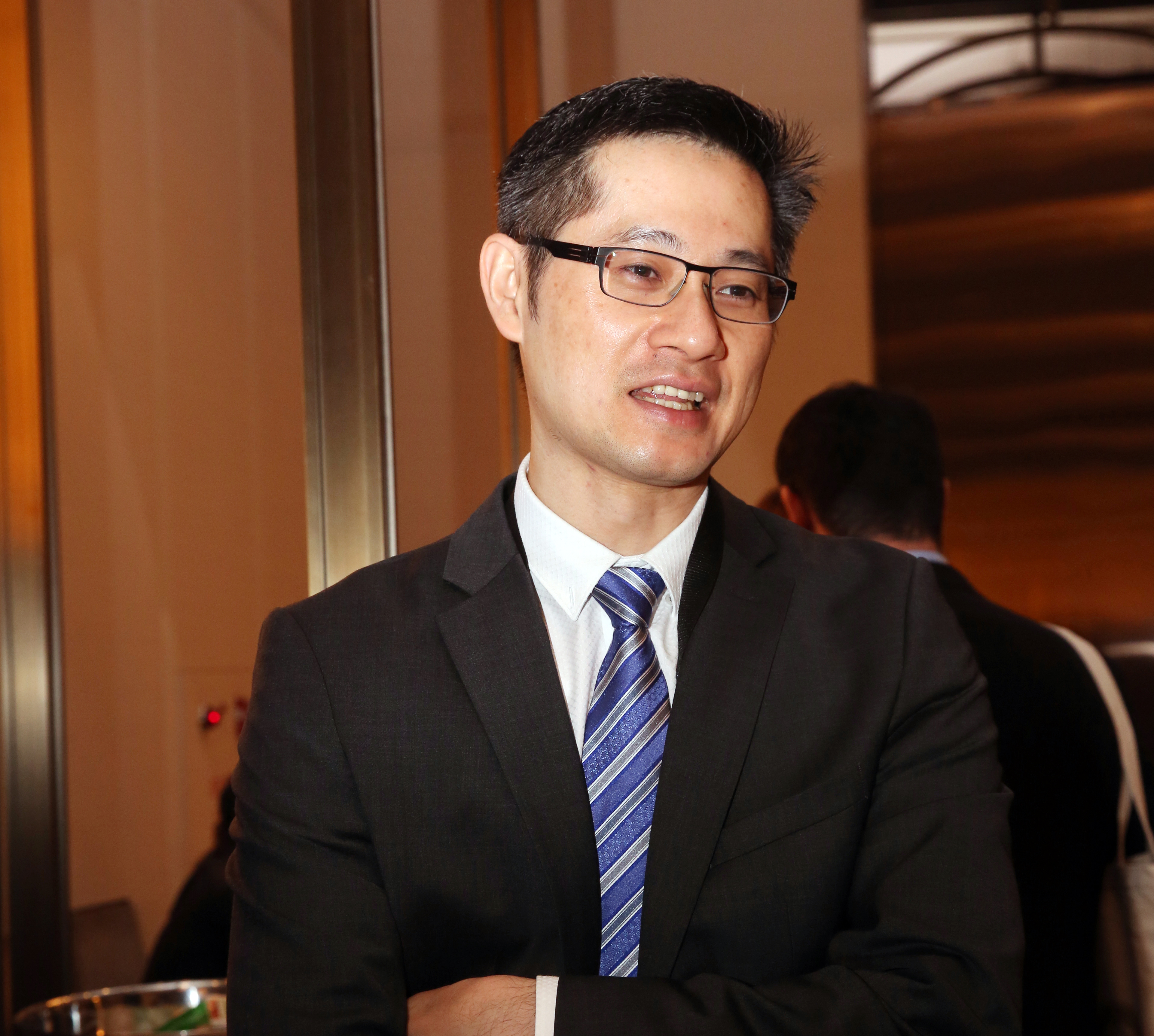 遠雄建設董事長趙文嘉主持股東會耐心十足，股東問1句，他答20句，直至大家皆沒問題後才宣布散會。