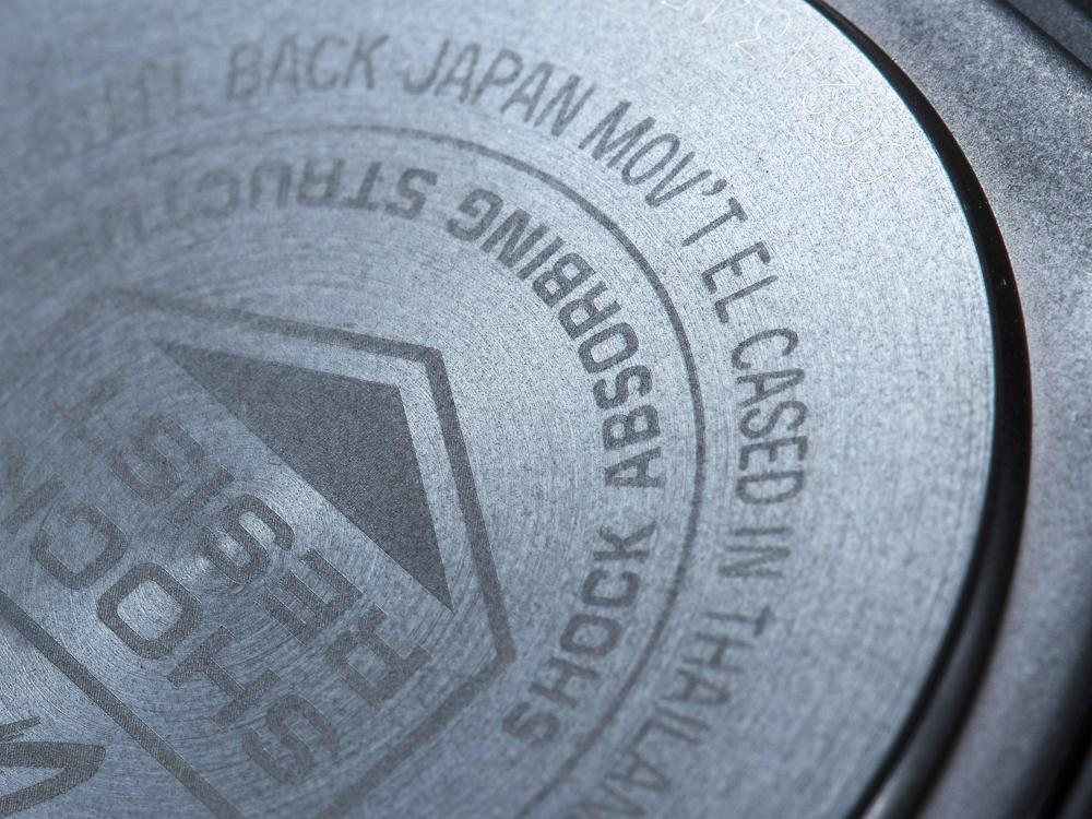 日本的製造法規嚴格規定產品必須標註產地來源,如G-SHOCK G-Steel的錶背就誠實標示了JAPAN MOV,T EL CASED IN THAILAND(日本機芯,泰國組裝)字樣。
