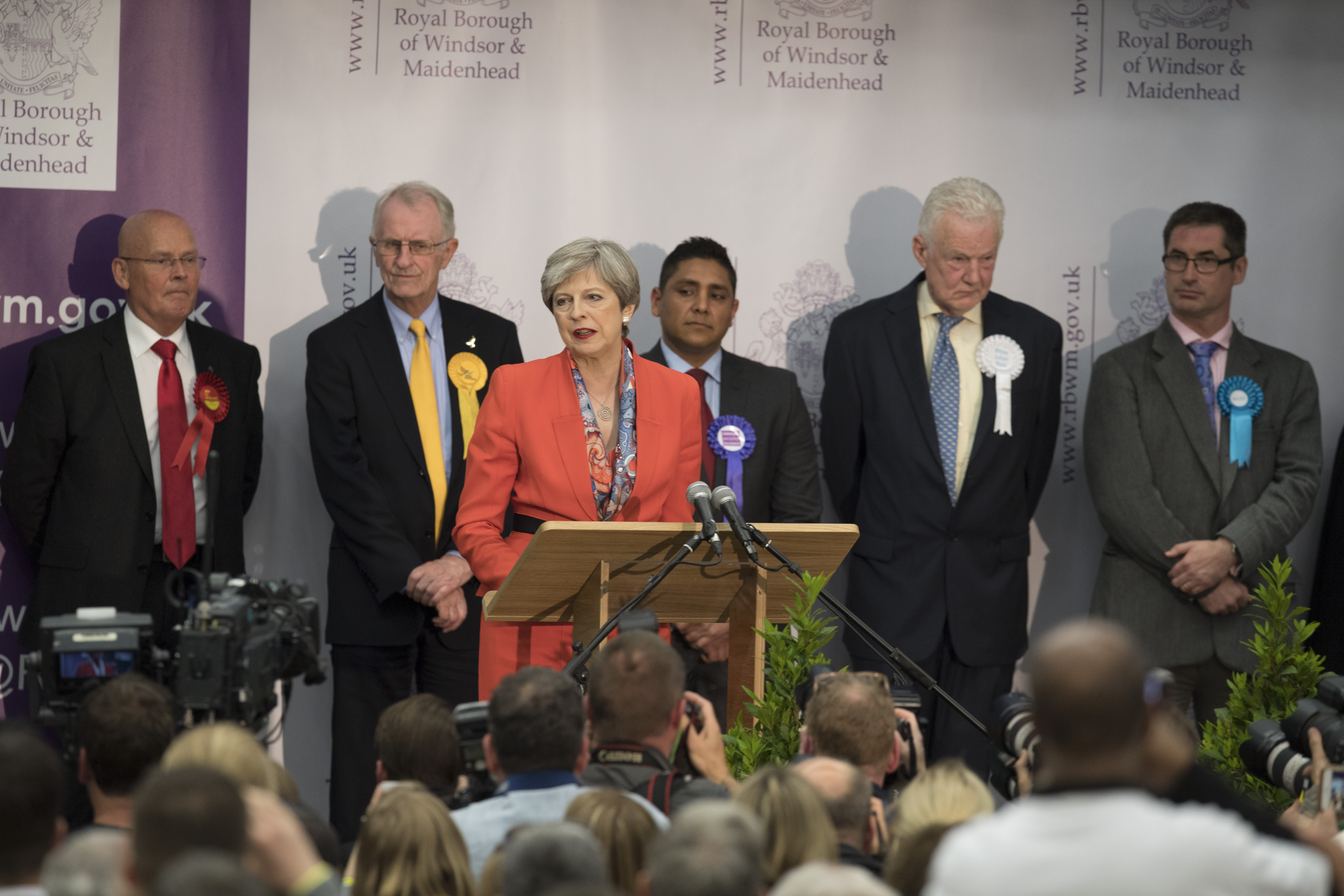 英國首相梅伊提早舉行大選，卻輸了這場政治豪賭，但她拒絕依照對手要求辭職下台。（東方IC）