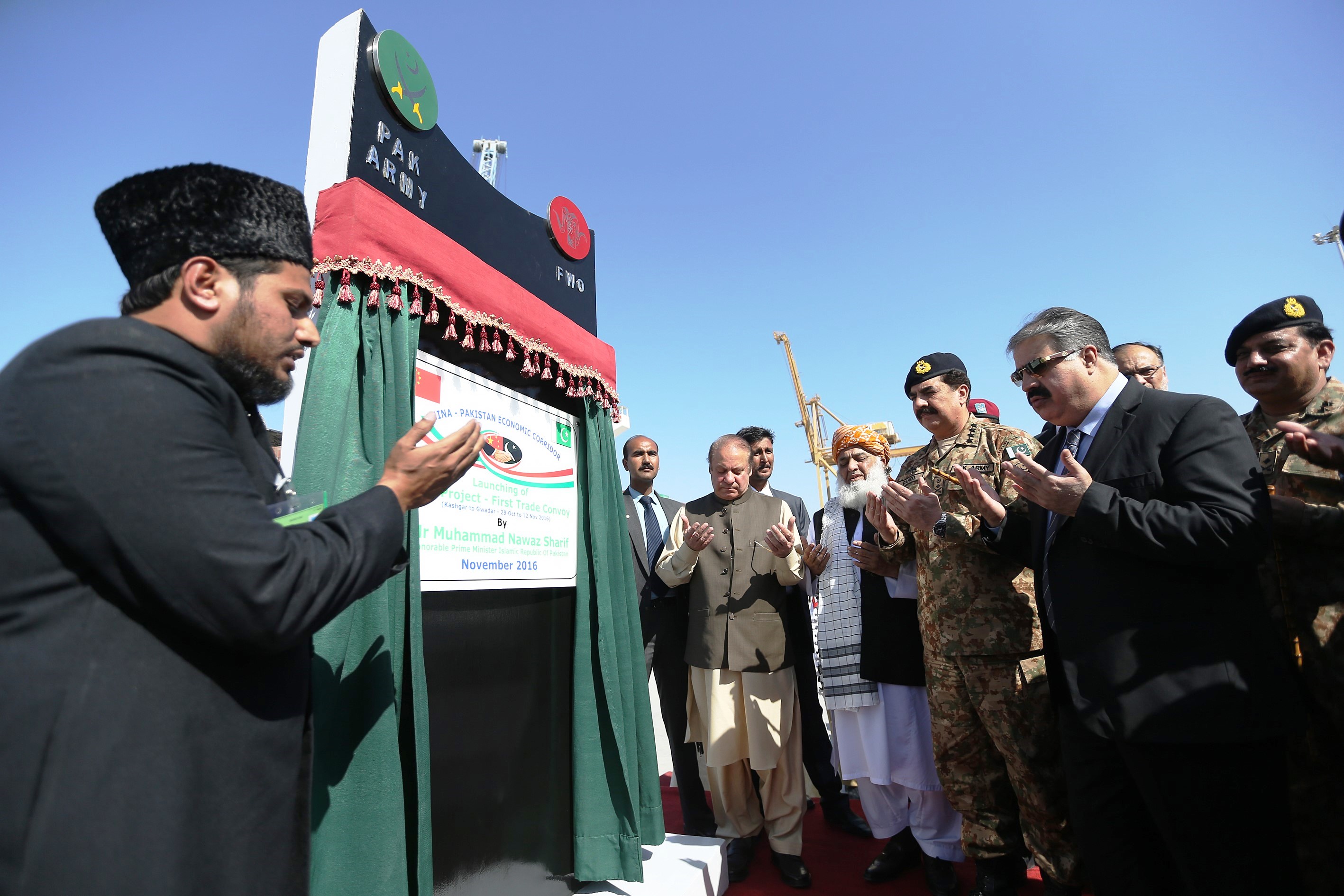 巴基斯坦總理謝里夫（左二）於2016年11月13日主持瓜達爾港開航揭幕典禮。