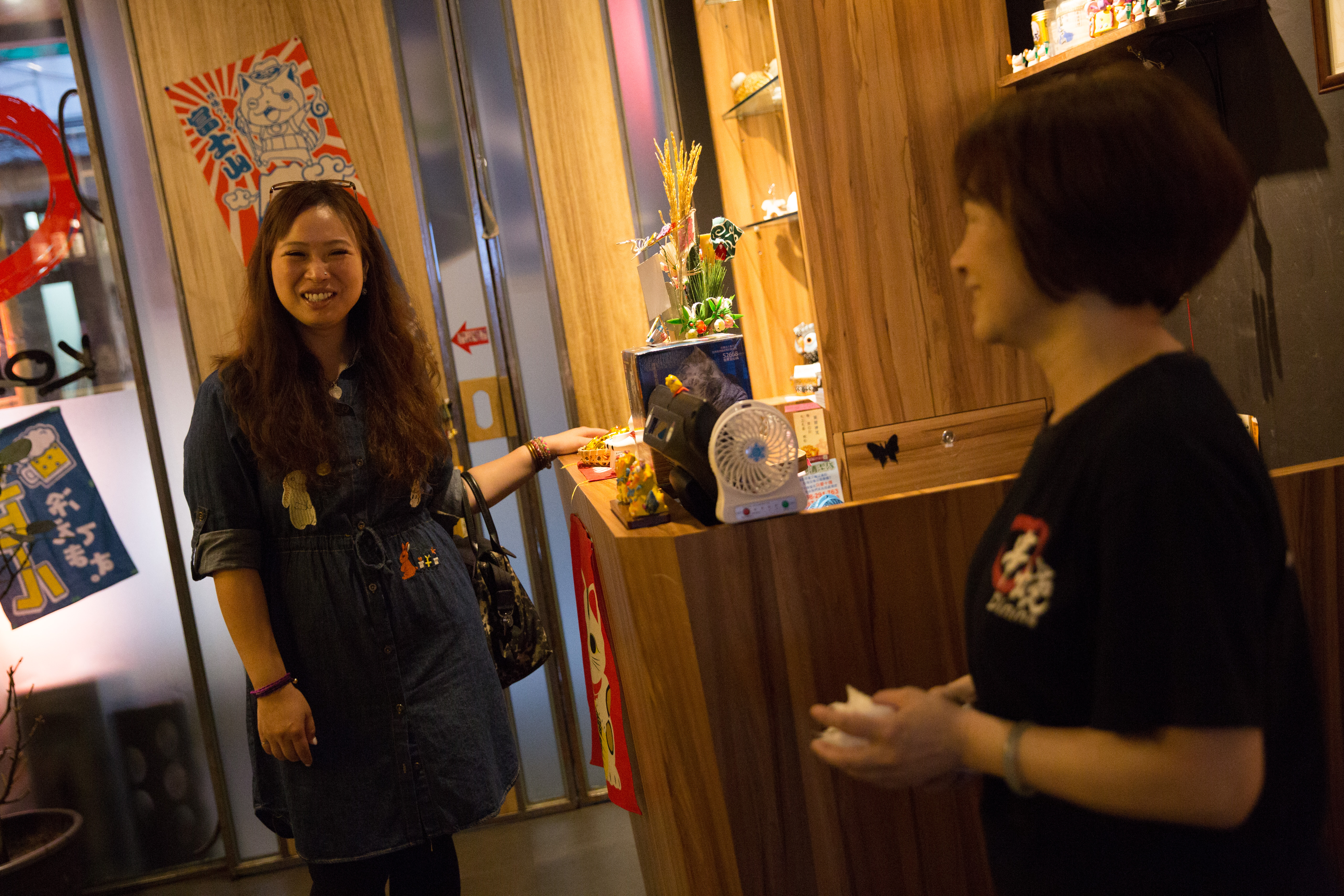 除了酒店，條通也有許多餐廳，席耶娜跟老闆娘都在條通打滾多年，她們說：「林森北路是個黑洞，當你習慣這裡之後，真的出不去。」話說回來，哪個行業不是這樣呢？